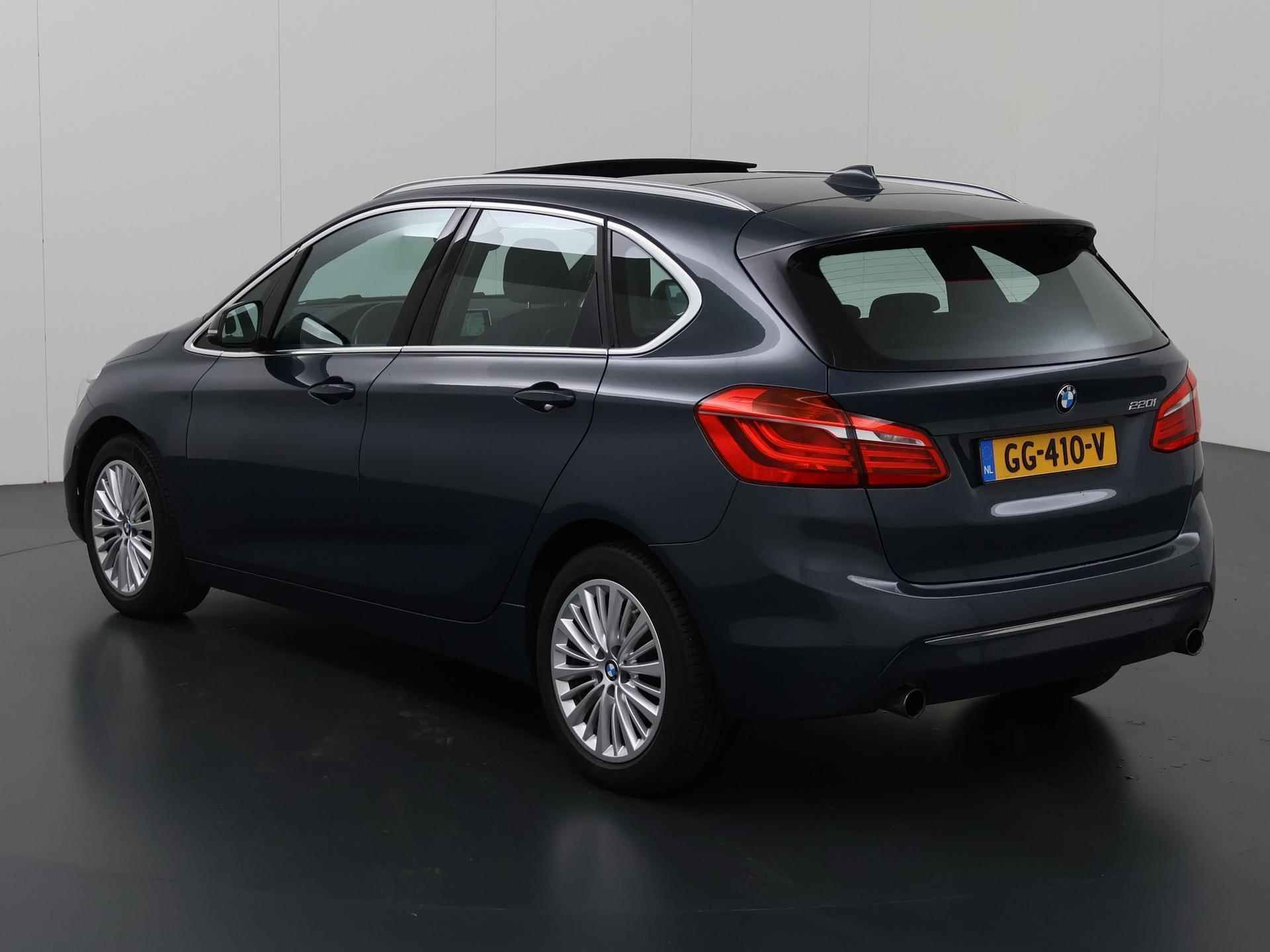 BMW 2-serie Active Tourer 220i Luxury | Lederen interieur | HUD | Sportstoelen | Panoramadak | Navigatie | Stoelen + geheugen | Stoelverwarming | Parkeersensoren | - 22/39