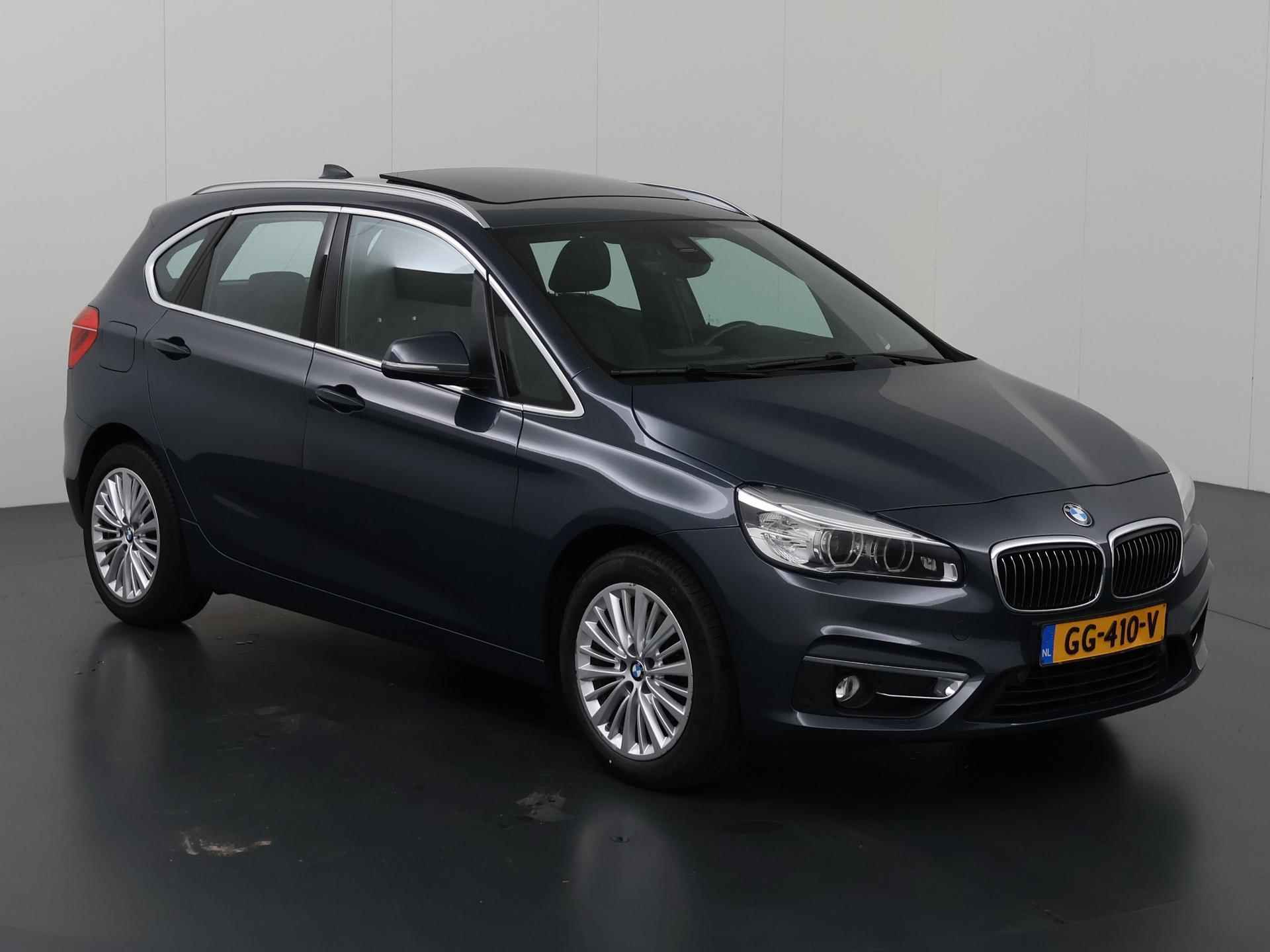 BMW 2-serie Active Tourer 220i Luxury | Lederen interieur | HUD | Sportstoelen | Panoramadak | Navigatie | Stoelen + geheugen | Stoelverwarming | Parkeersensoren | - 23/39