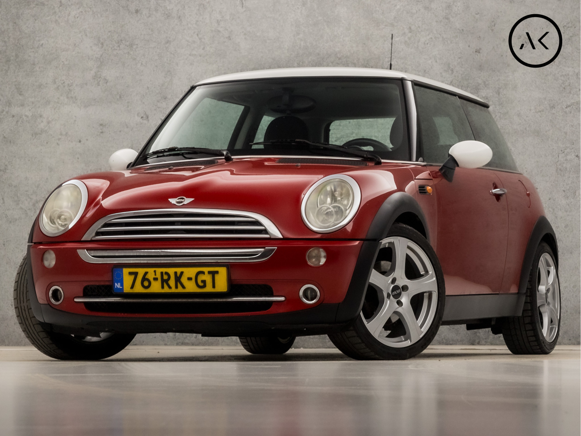 MINI Mini 1.6 Cooper Chili Red (YOUNGTIMER, CRUISE, LEDER, RADIO, AIRCO, ELEK PAKKET, SPORTSTOELEN, LM VELGEN, NIEUWE APK, NIEUWSTAAT)