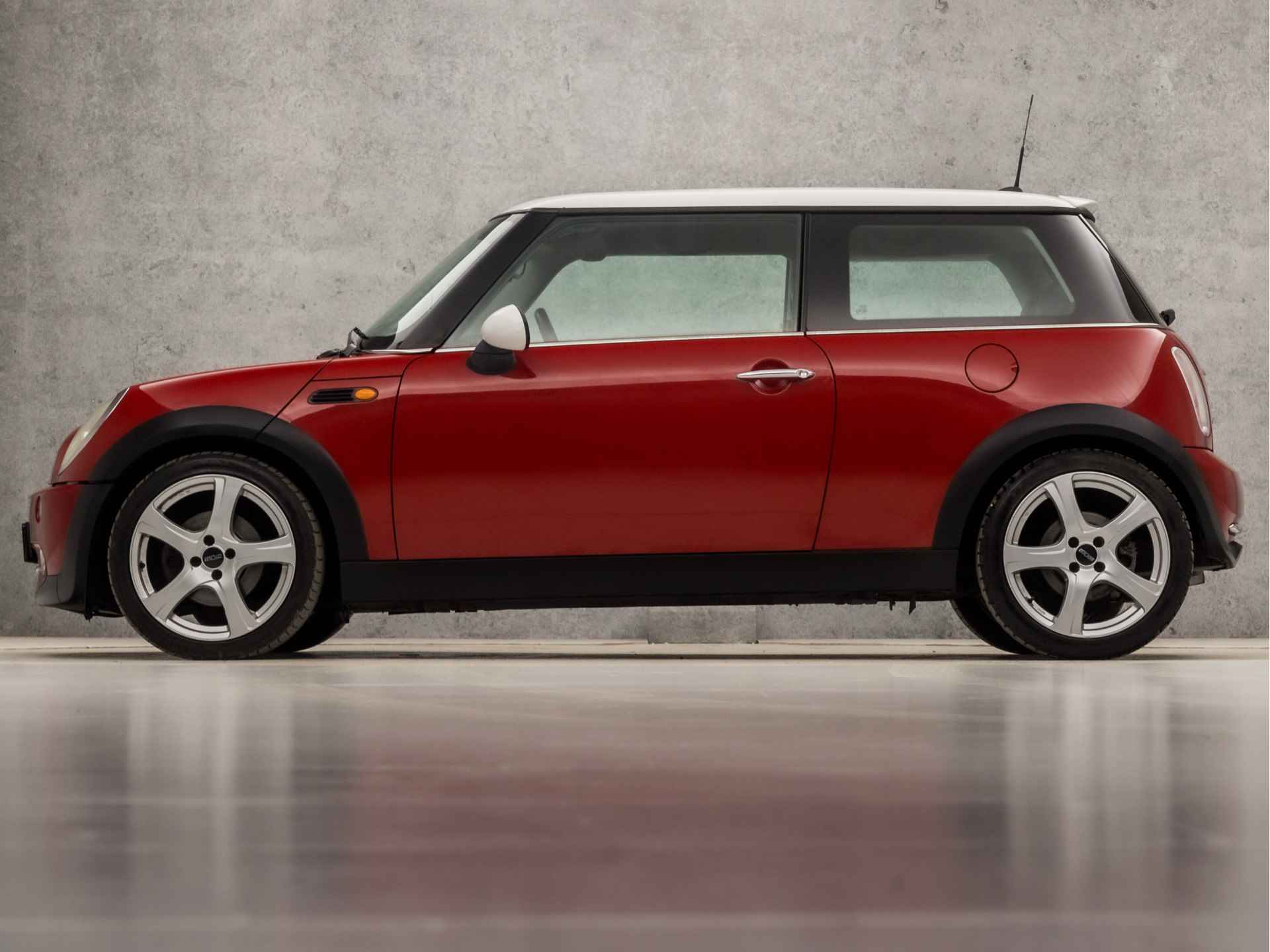 MINI Mini 1.6 Cooper Chili Red (YOUNGTIMER, CRUISE, LEDER, RADIO, AIRCO, ELEK PAKKET, SPORTSTOELEN, LM VELGEN, NIEUWE APK, NIEUWSTAAT) - 2/28