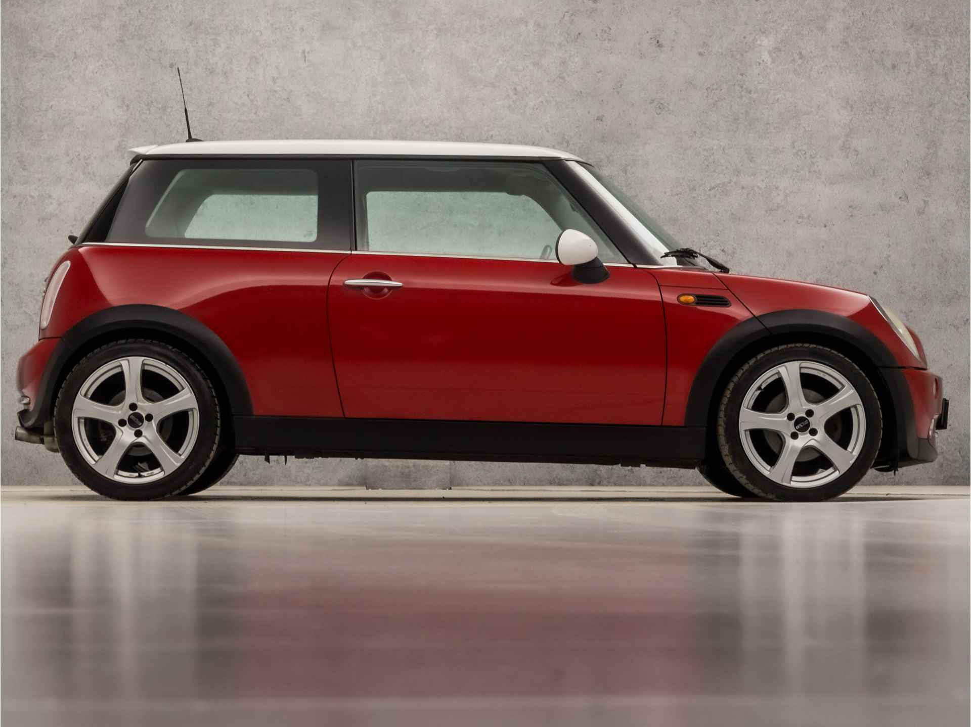 MINI Mini 1.6 Cooper Chili Red (YOUNGTIMER, CRUISE, LEDER, RADIO, AIRCO, ELEK PAKKET, SPORTSTOELEN, LM VELGEN, NIEUWE APK, NIEUWSTAAT) - 4/28