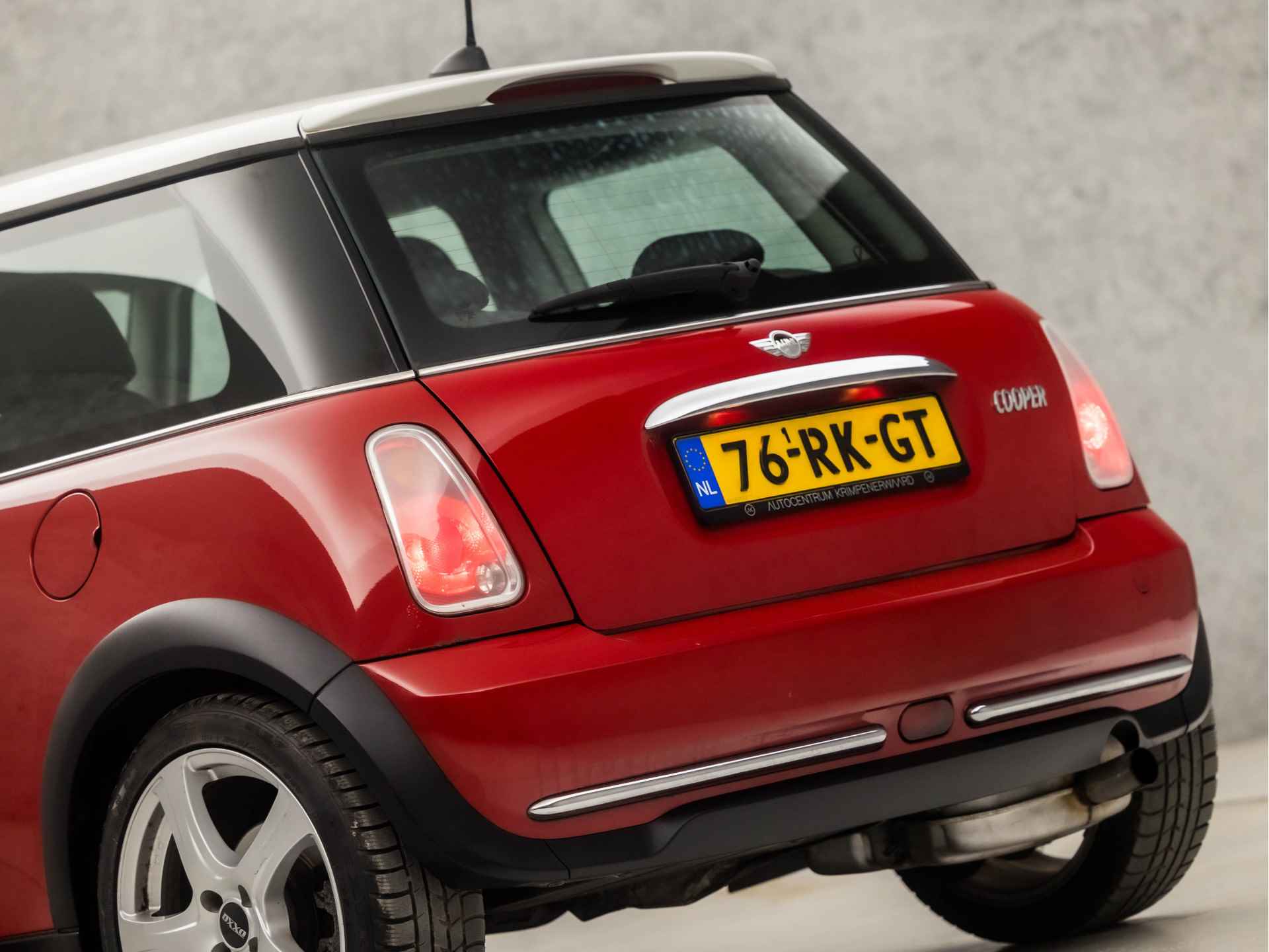 MINI Mini 1.6 Cooper Chili Red (YOUNGTIMER, CRUISE, LEDER, RADIO, AIRCO, ELEK PAKKET, SPORTSTOELEN, LM VELGEN, NIEUWE APK, NIEUWSTAAT) - 17/28