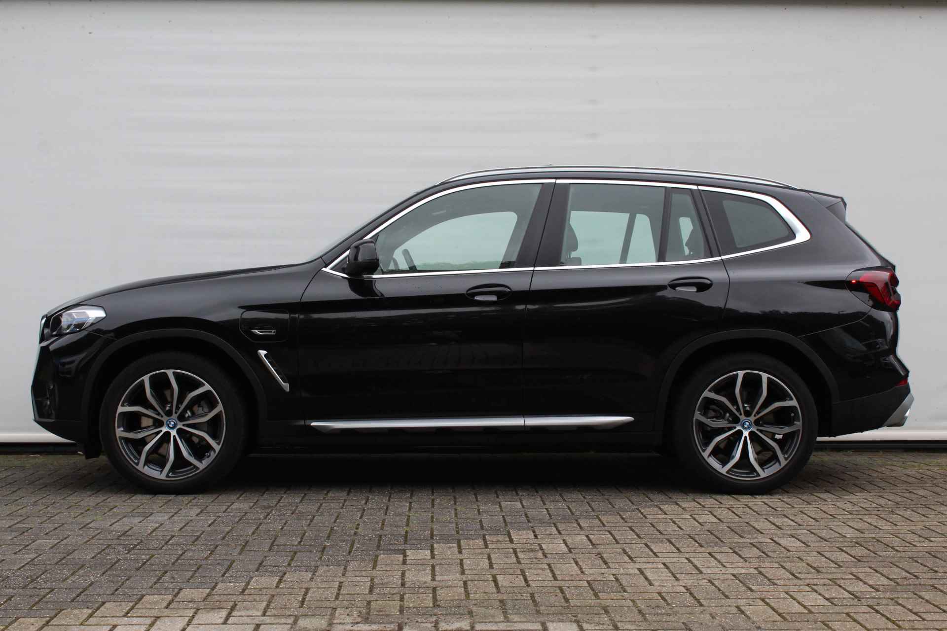 BMW X3 xDrive30e High Executive Automaat / Panoramadak / Sportstoelen / Stoelverwarming / Laserlight / Head-Up / Parking Assistant / Live Cockpit Professional - 6/28