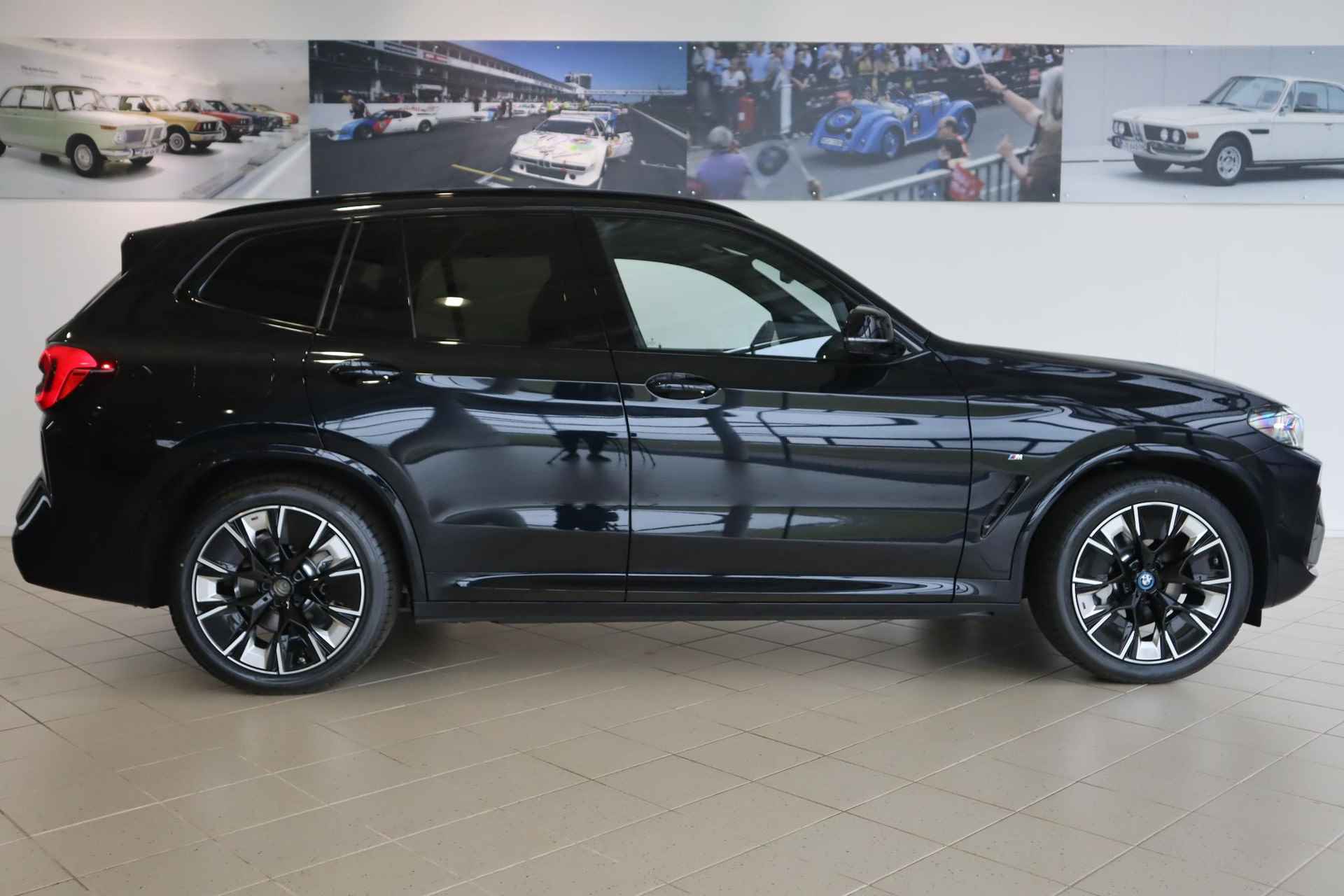 BMW iX3 | High Executive Edition | Parking Pack | Safety Pack | Shadow Line Pack - 4/38