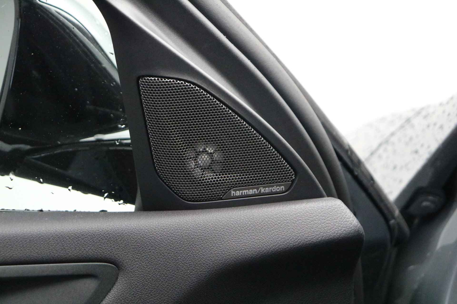 BMW 1-serie 120i High Executive M Sport Automaat / Panoramadak / Active Cruise Control / Adaptieve LED / Sportstoelen / Parking Assistant / Live Cockpit Professional - 12/23