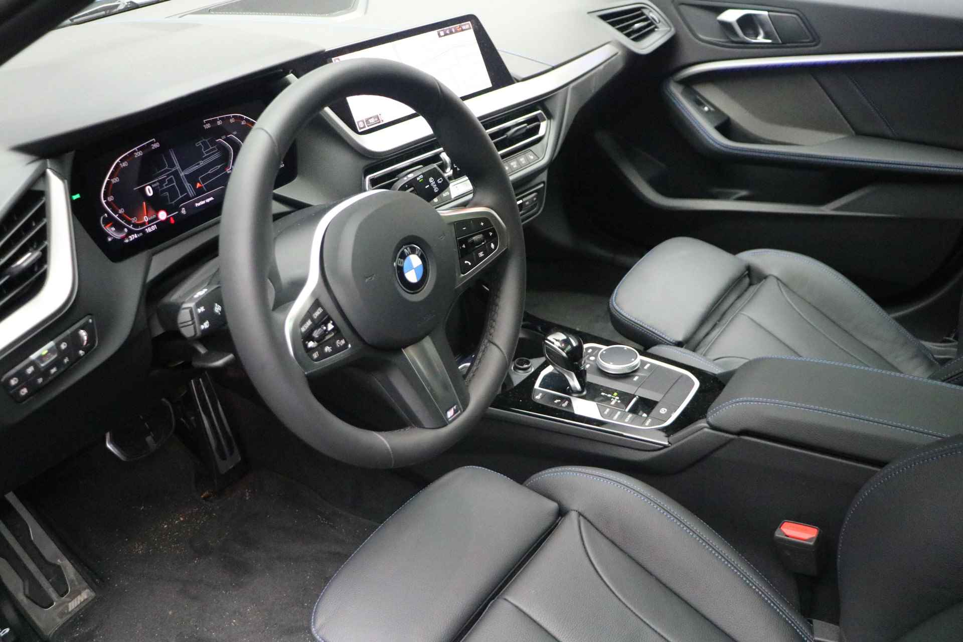BMW 1-serie 120i High Executive M Sport Automaat / Panoramadak / Active Cruise Control / Adaptieve LED / Sportstoelen / Parking Assistant / Live Cockpit Professional - 23/23