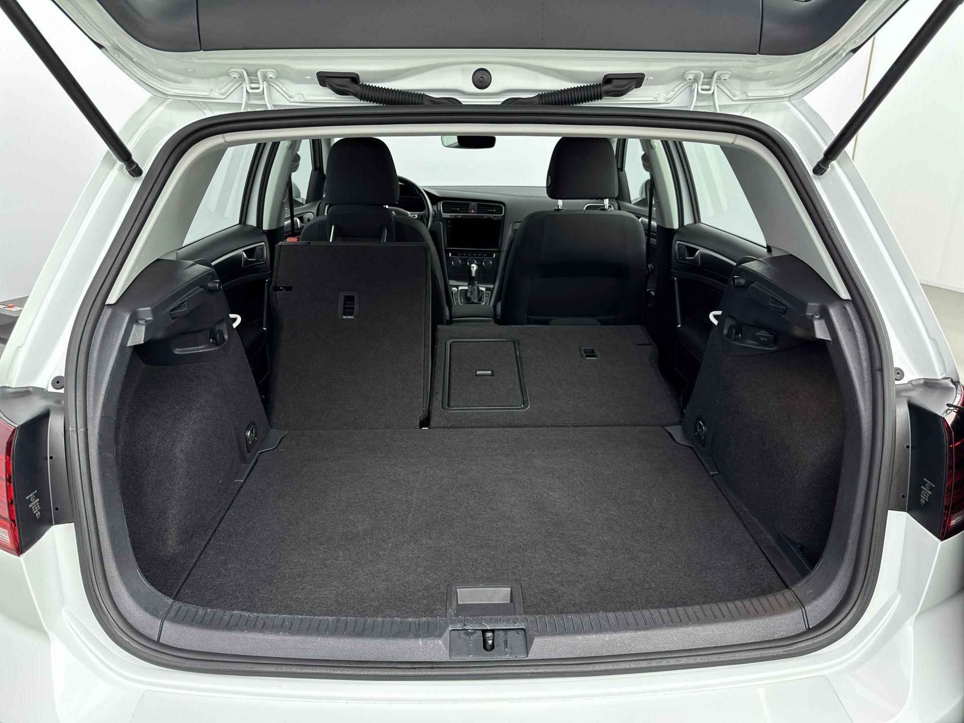 Volkswagen e-Golf E-DITION | Warmtepomp | All Season banden | Stoelverwarming | Navigatie | Camera | Adaptive cruise | - 23/31