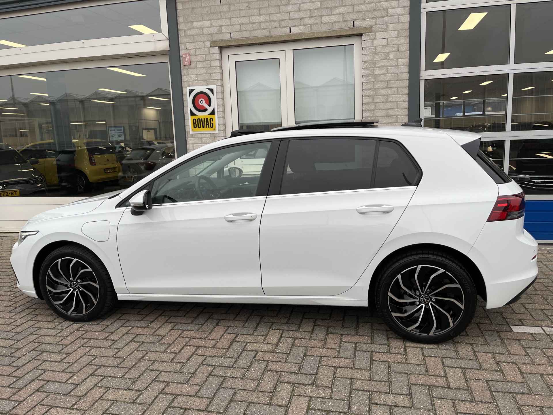 Volkswagen Golf 1.4 eHybrid Style / AUTOMAAT/ PANO/ PARK. SENSOREN/ MATRIX/ ERGO ACTIVE/ MEMORY SEATS/ STUUR-STOELVERWARM./ ADAPT. CRUISE/ APP-CONNECT/ NAVI/ CLIMA/ DAB - 3/38