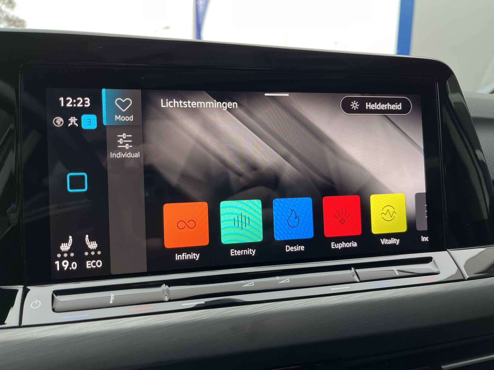 Volkswagen Golf 1.4 eHybrid Style / AUTOMAAT/ PANO/ PARK. SENSOREN/ MATRIX/ ERGO ACTIVE/ MEMORY SEATS/ STUUR-STOELVERWARM./ ADAPT. CRUISE/ APP-CONNECT/ NAVI/ CLIMA/ DAB - 23/38