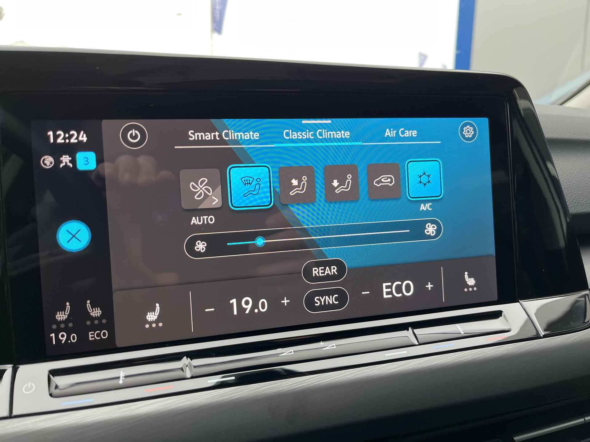 Volkswagen Golf 1.4 eHybrid Style / AUTOMAAT/ PANO/ PARK. SENSOREN/ MATRIX/ ERGO ACTIVE/ MEMORY SEATS/ STUUR-STOELVERWARM./ ADAPT. CRUISE/ APP-CONNECT/ NAVI/ CLIMA/ DAB - 24/38