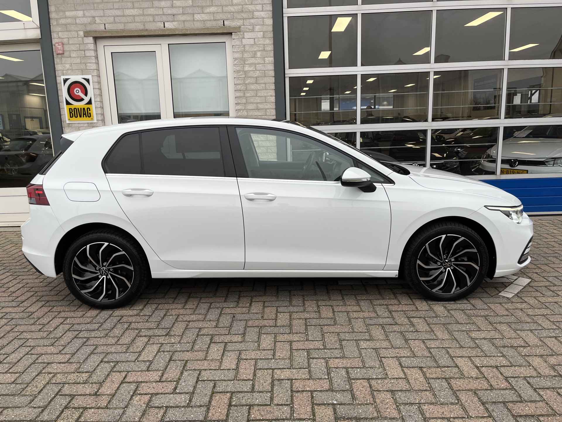 Volkswagen Golf 1.4 eHybrid Style / AUTOMAAT/ PANO/ PARK. SENSOREN/ MATRIX/ ERGO ACTIVE/ MEMORY SEATS/ STUUR-STOELVERWARM./ ADAPT. CRUISE/ APP-CONNECT/ NAVI/ CLIMA/ DAB - 35/38