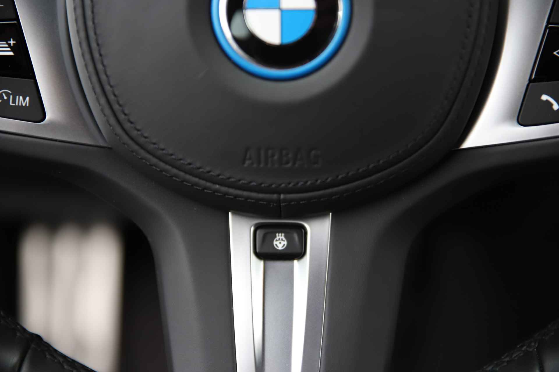 BMW 3 Serie Touring 330e Plug-in Hybrid M-Sport 292 pk | Elektrische trekhaak | Parelmoer wit - 25/58