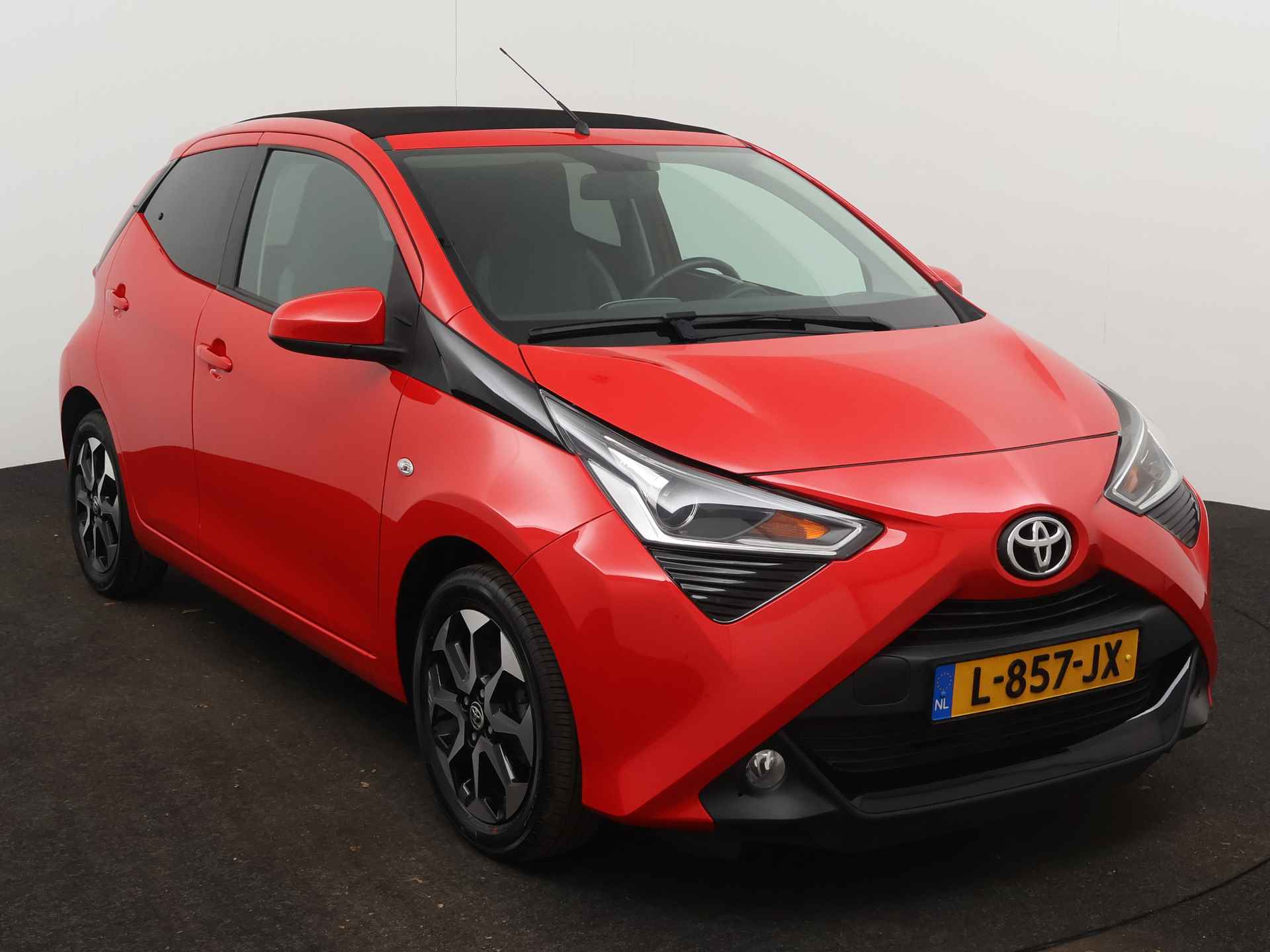 Toyota Aygo 1.0 VVT-i x-joy cabrio | LM velgen | Camera | Climate Control | Airco | - 29/43