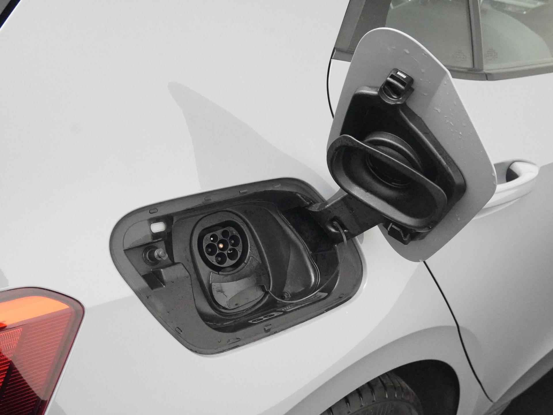 Volkswagen ID.3 Pure 45 kWh | 20.895,- na subsidie | Stoel & Stuurverwarming | Zondag Open! - 23/31