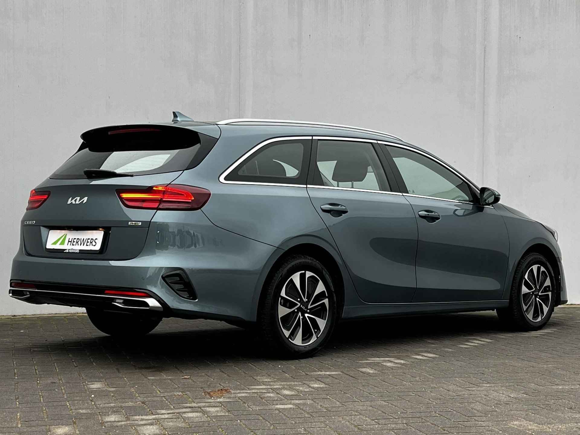 Kia Ceed Sportswagon 1.6 GDI PHEV Plug-In DynamicLine Automaat / Trekgewicht 1.300kg / Stuur- en stoelverwarming / Navigatie via Apple Carplay Android / - 3/45