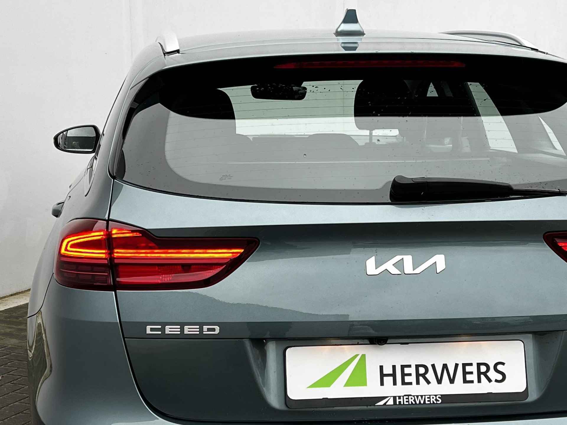 Kia Ceed Sportswagon 1.6 GDI PHEV Plug-In DynamicLine Automaat / Trekgewicht 1.300kg / Stuur- en stoelverwarming / Navigatie via Apple Carplay Android / - 25/45