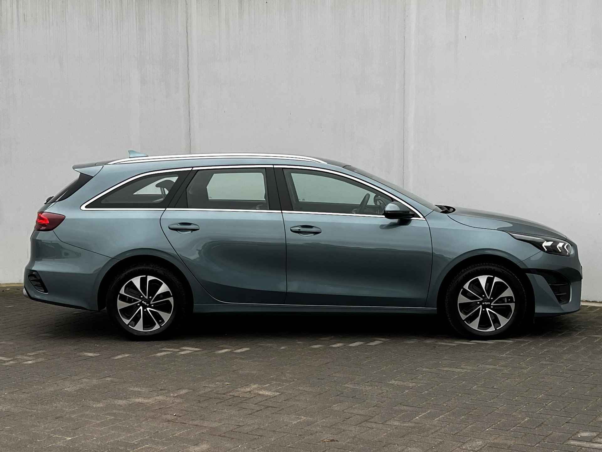 Kia Ceed Sportswagon 1.6 GDI PHEV Plug-In DynamicLine Automaat / Trekgewicht 1.300kg / Stuur- en stoelverwarming / Navigatie via Apple Carplay Android / - 30/45