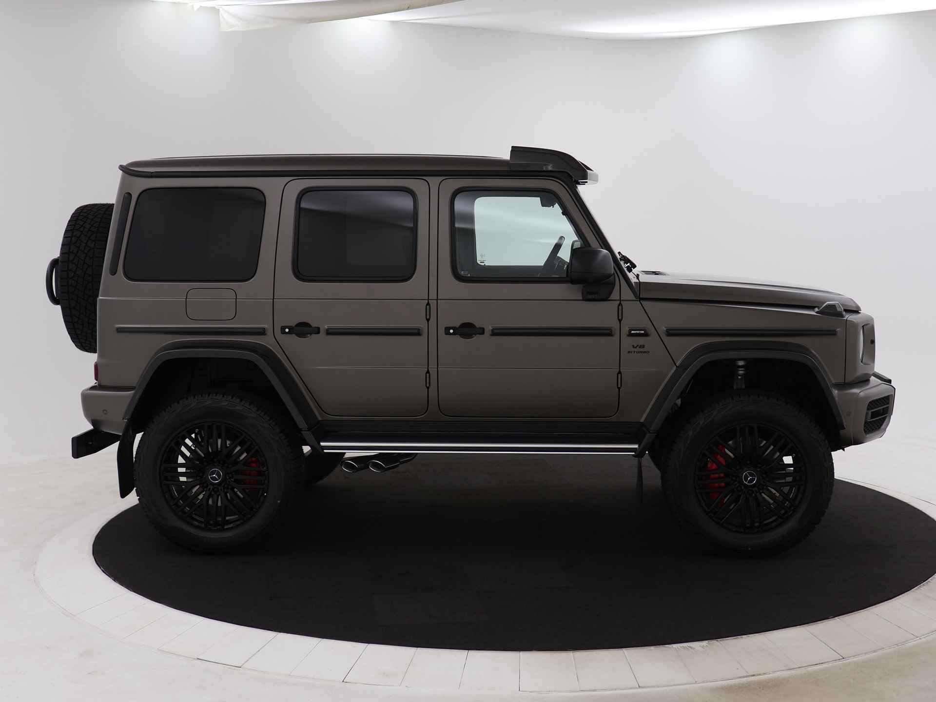 Mercedes-Benz G-Klasse G 63 4x4 Square | SUPERIOR Line Interieur | AMG RIDE CONTROL | AMG Nightpakket II | 360°-camera (SURROUND VIEW) | ENERGIZING-comfortprogramma | Burmester surround sound system | URBAN GUARD vehicle protection Plus | - 4/48