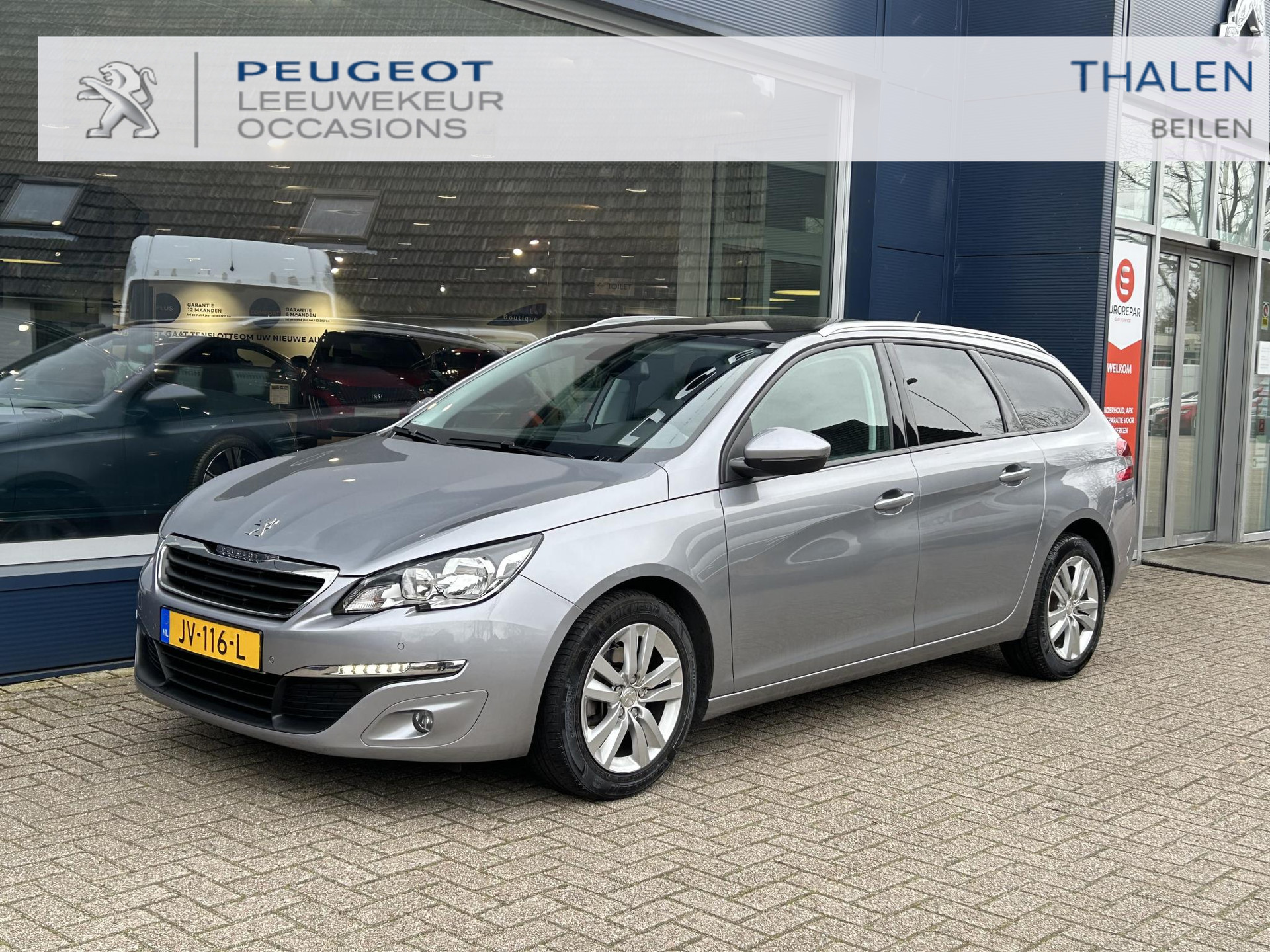 Peugeot 308 SW 1.6 BlueHDI Blue Lease Executive | Navigatie | Panorama dak | Zeer nette staat | Trekhaak | Cruise control | Lichtmetalen velgen | Parkeersensoren. bij viaBOVAG.nl