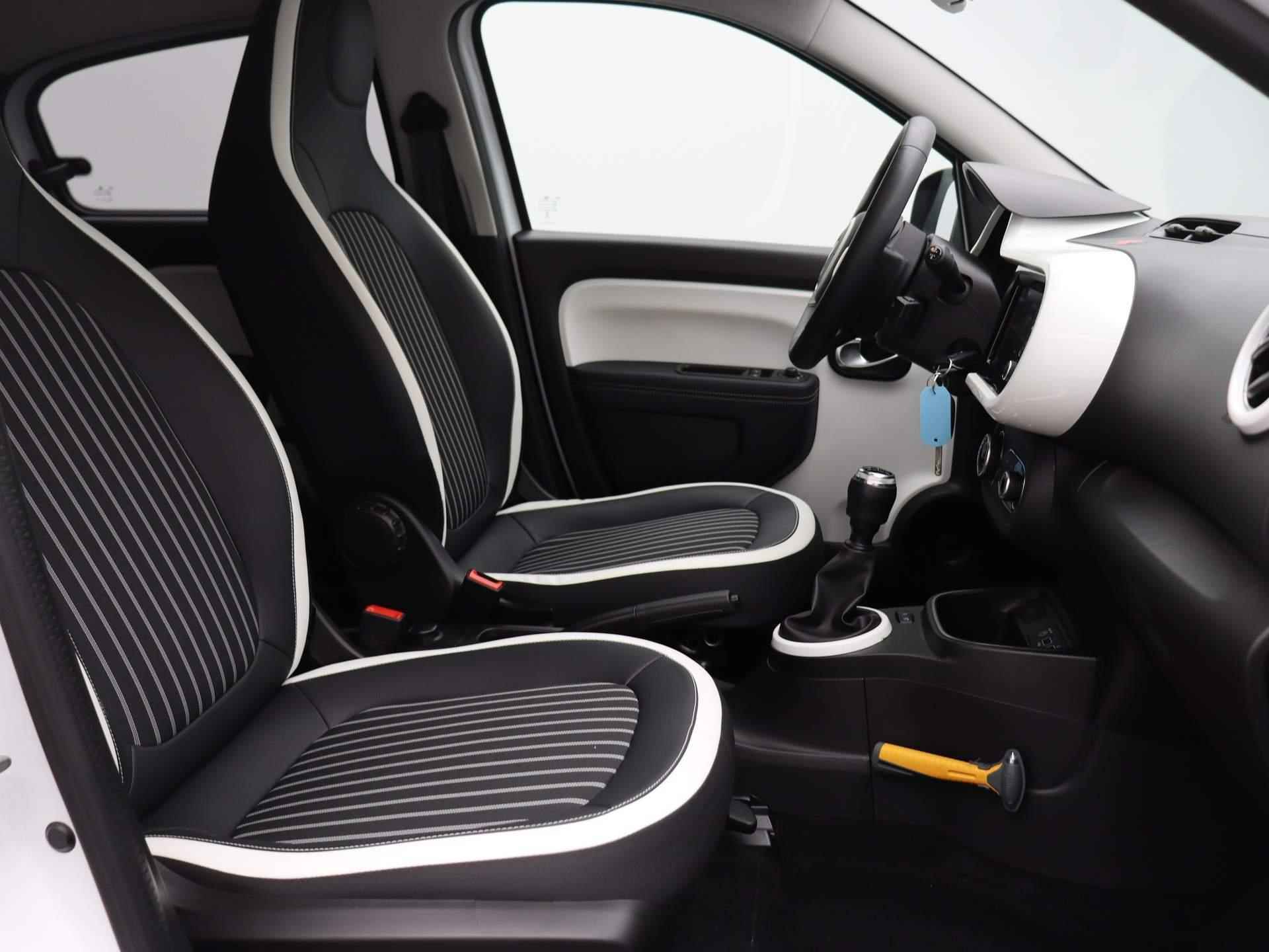 Renault Twingo SCe 75pk Intens | Cruise Control | Bluetooth | Parkeersensoren Achter | Climate Control | - 14/38