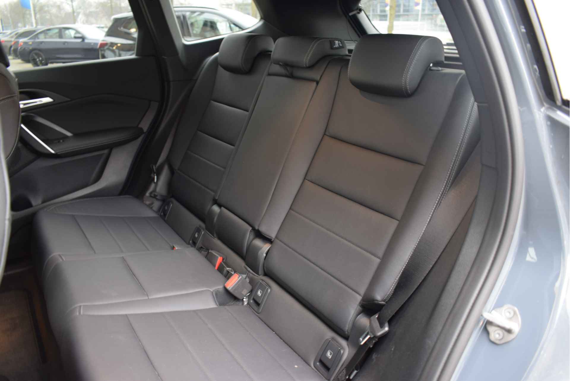 BMW iX1 xDrive30 High Executive M Sport / Trekhaak / Sportstoelen / Stoelverwarming / Adaptief M Onderstel / Parking Assistant / Harman Kardon / Verwarmd stuurwiel - 5/17