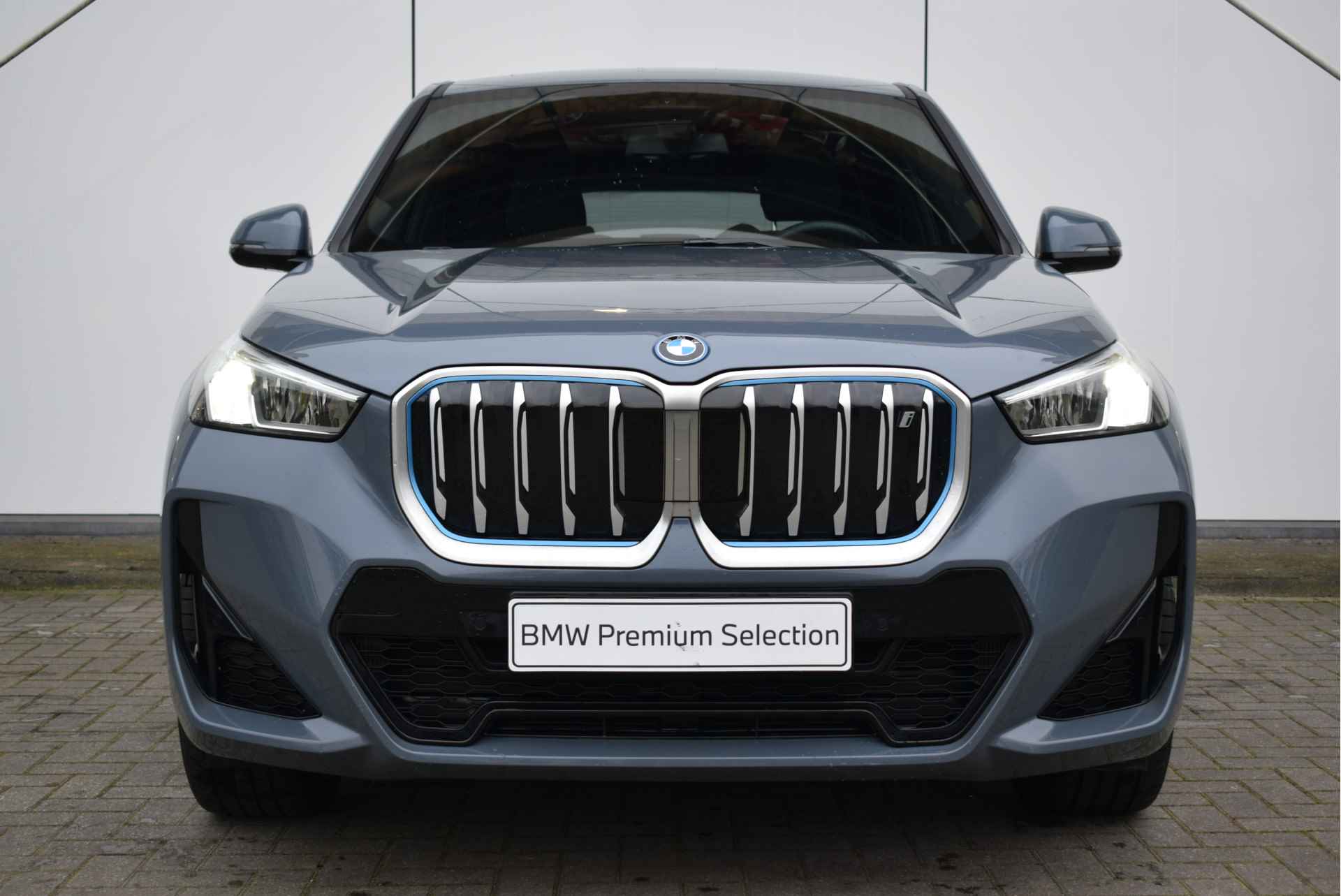 BMW iX1 xDrive30 High Executive M Sport / Trekhaak / Sportstoelen / Stoelverwarming / Adaptief M Onderstel / Parking Assistant / Harman Kardon / Verwarmd stuurwiel - 6/17