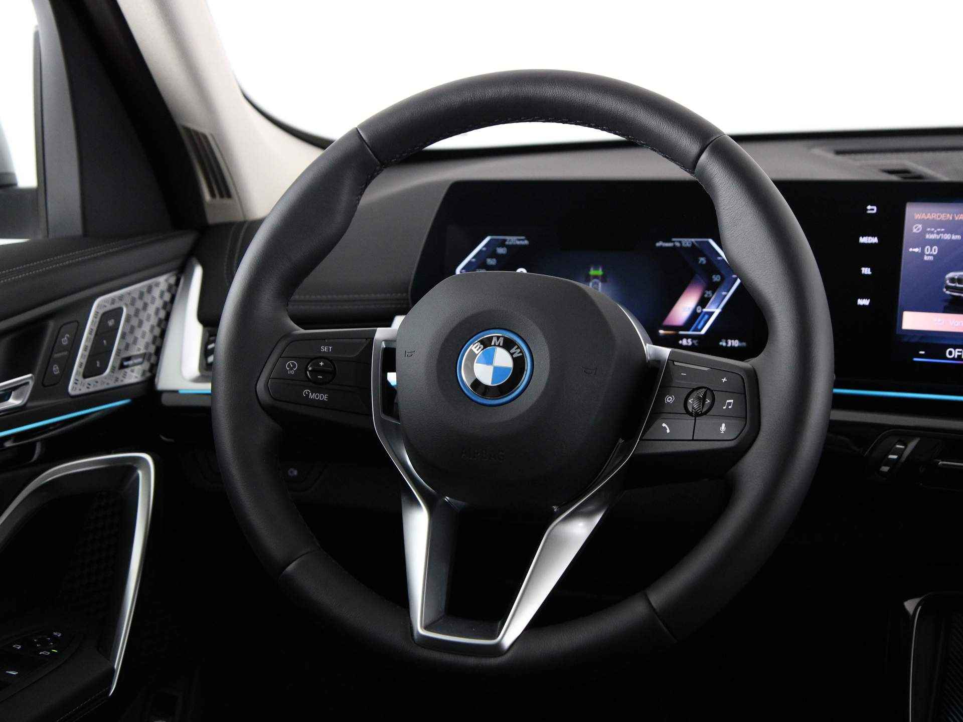 BMW iX1 eDrive20 67 kWh - 3/27