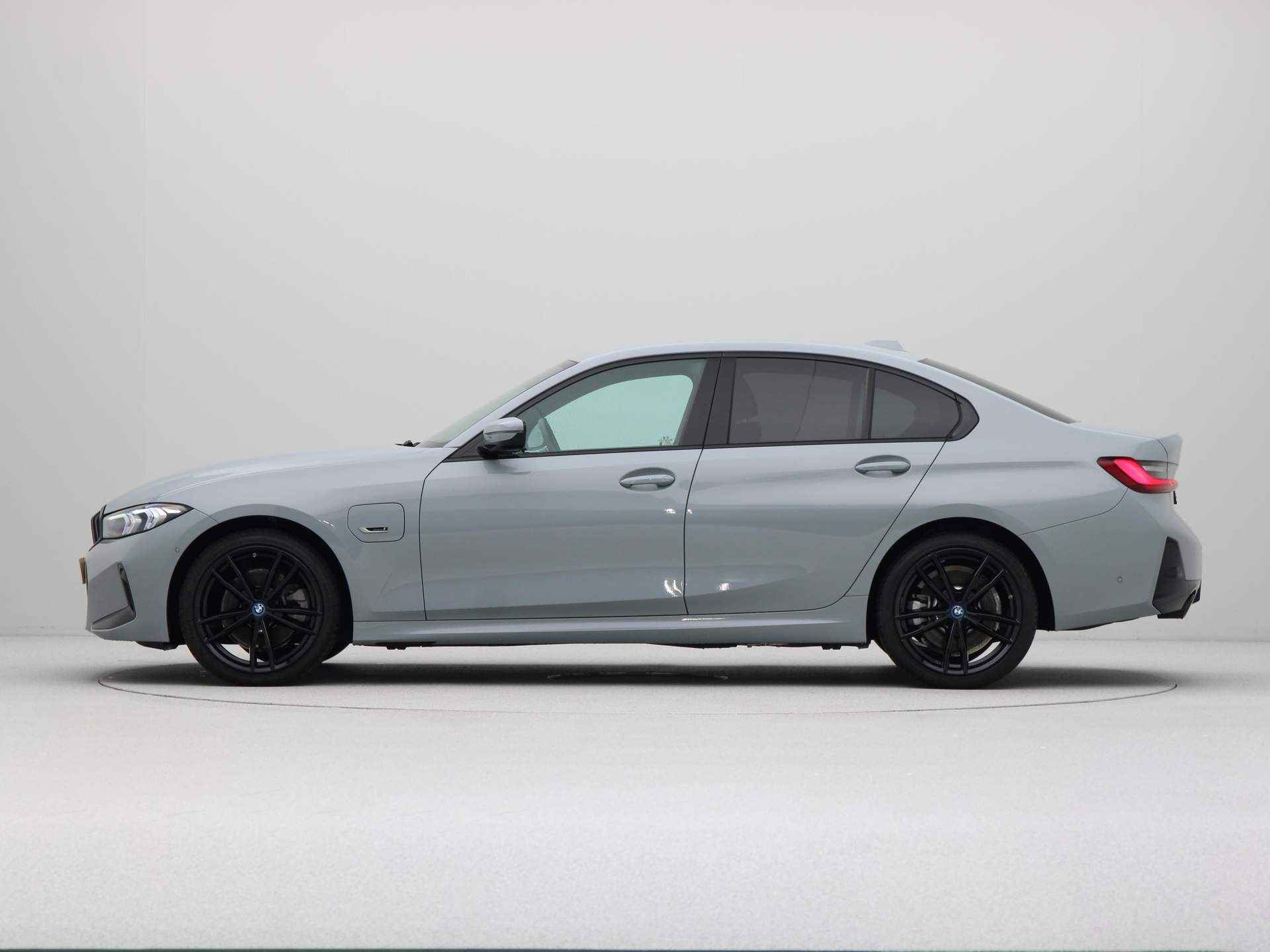 BMW 3 Serie Sedan 330e M-Sport - 12/22