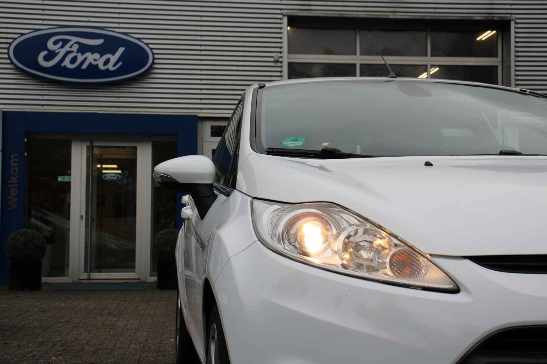 Ford Fiesta 1.25 TITANIUM | NL-AUTO! | DEALER OH! | CLIMA | VOORRUITVERWARMING | CRUISE | PARK SENS | LM. VELGEN | PRACHTIGE STAAT! - 25/28