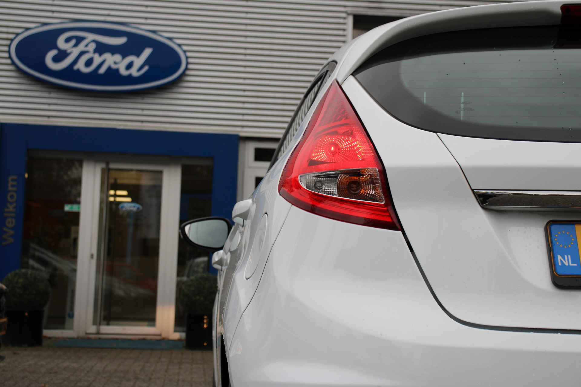 Ford Fiesta 1.25 TITANIUM | NL-AUTO! | DEALER OH! | CLIMA | VOORRUITVERWARMING | CRUISE | PARK SENS | LM. VELGEN | PRACHTIGE STAAT! - 26/28