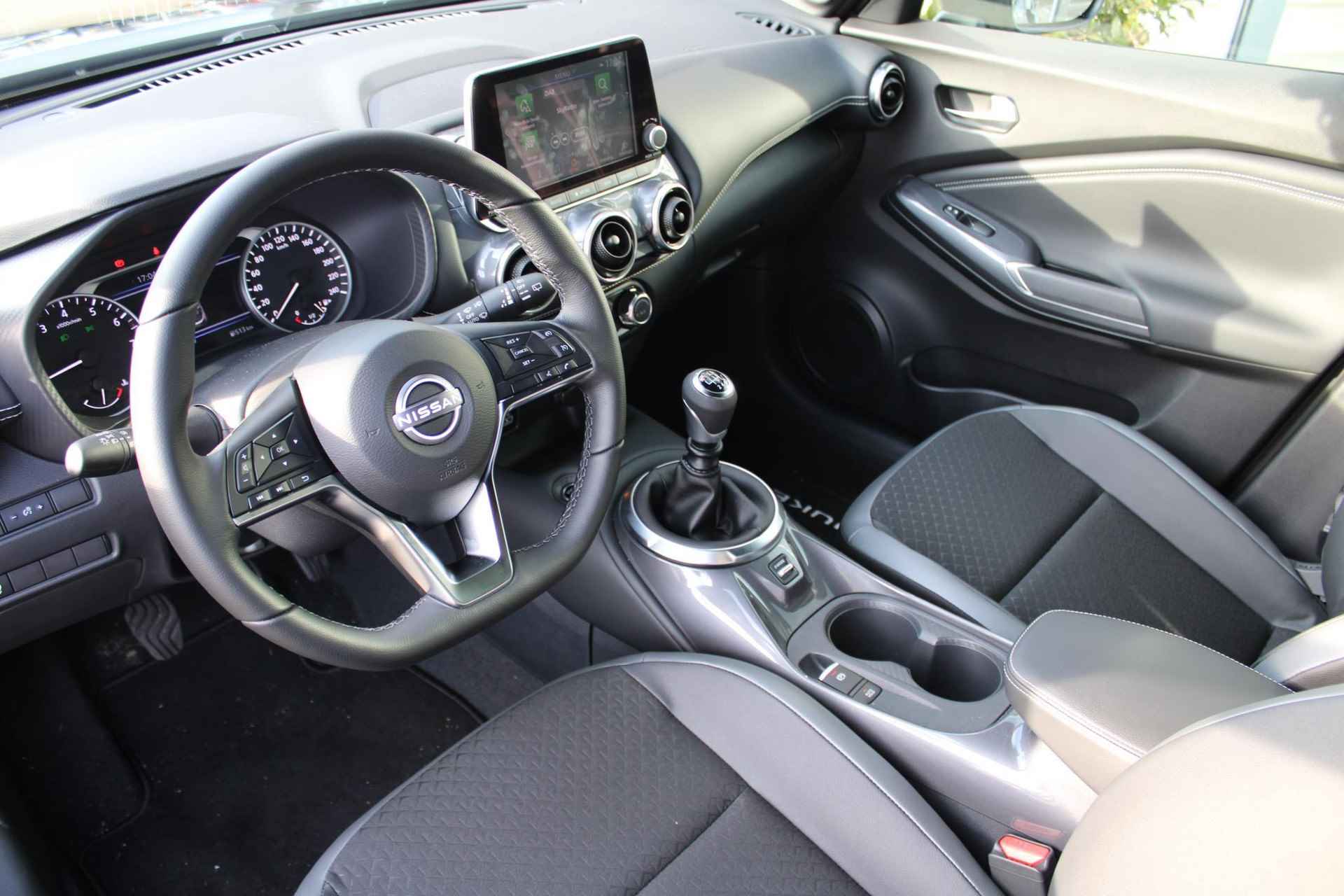 Nissan Juke 1.0 DIG-T N-Connecta + Park & Ride Pack 114PK | Achteruitrijcamera | Parkeersensoren | Cruise control | Navigatie | Keyless entry | Apple Carplay | Android auto | USB-aansluiting | - 17/46