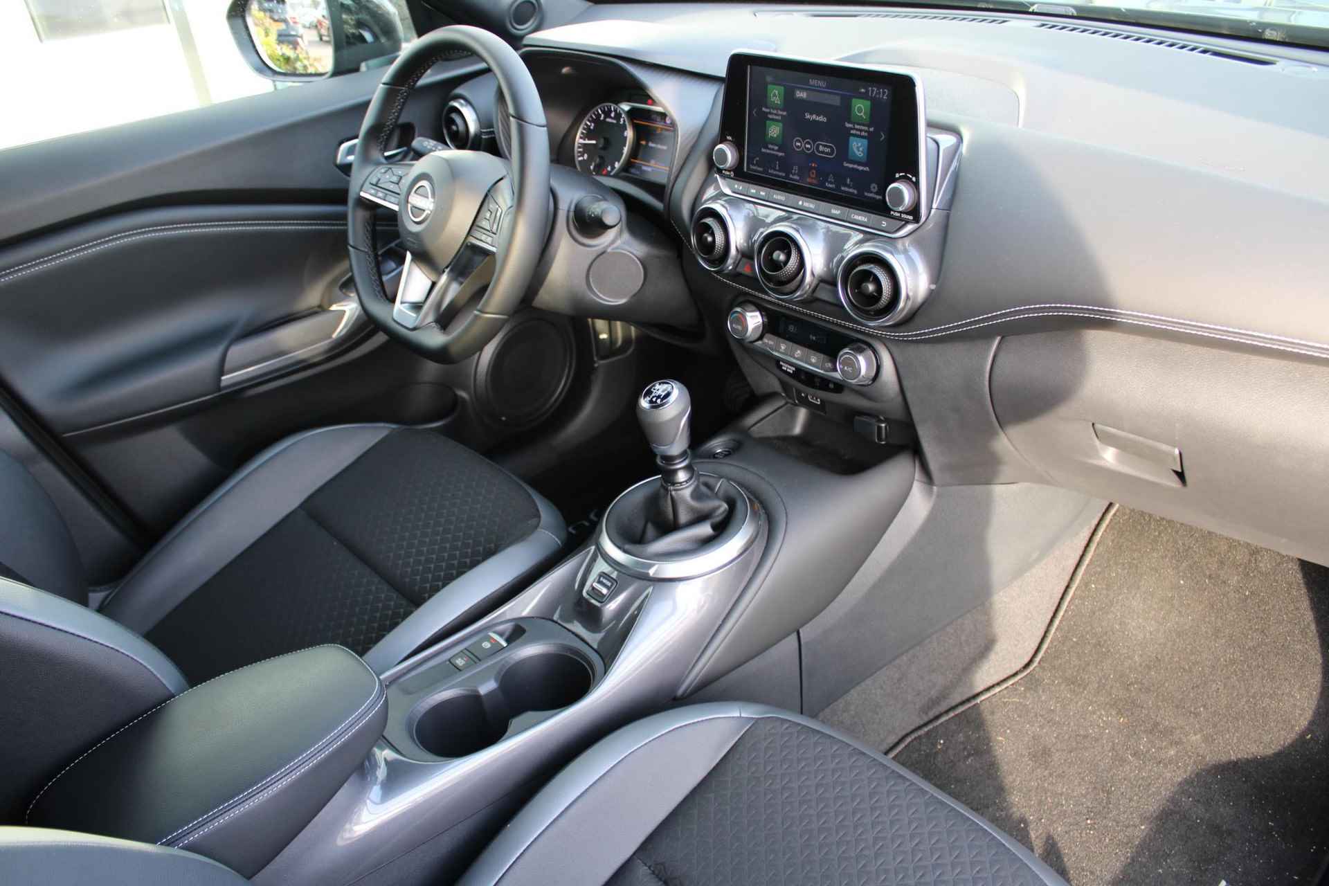 Nissan Juke 1.0 DIG-T N-Connecta + Park & Ride Pack 114PK | Achteruitrijcamera | Parkeersensoren | Cruise control | Navigatie | Keyless entry | Apple Carplay | Android auto | USB-aansluiting | - 21/46
