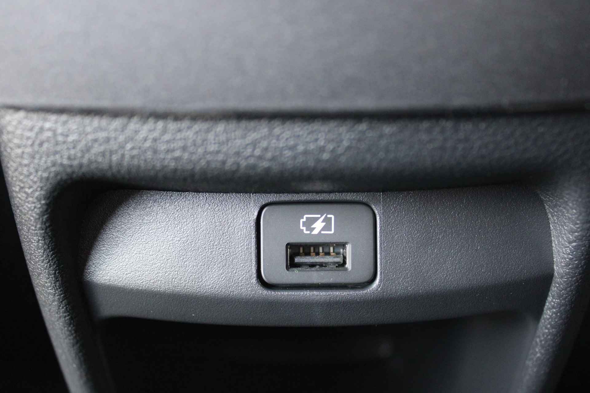 Nissan Juke 1.0 DIG-T N-Connecta + Park & Ride Pack 114PK | Achteruitrijcamera | Parkeersensoren | Cruise control | Navigatie | Keyless entry | Apple Carplay | Android auto | USB-aansluiting | - 25/46