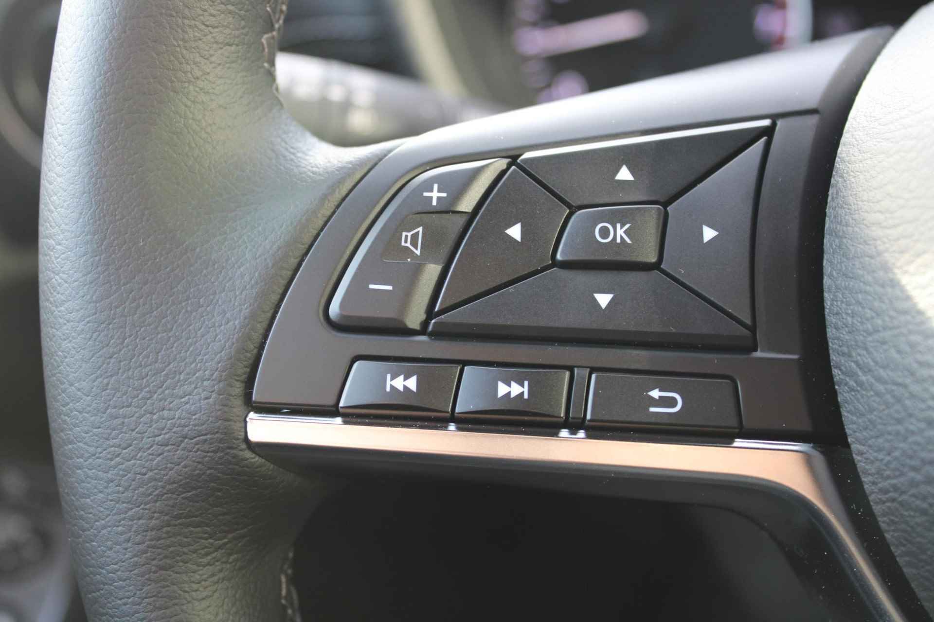 Nissan Juke 1.0 DIG-T N-Connecta + Park & Ride Pack 114PK | Achteruitrijcamera | Parkeersensoren | Cruise control | Navigatie | Keyless entry | Apple Carplay | Android auto | USB-aansluiting | - 41/46