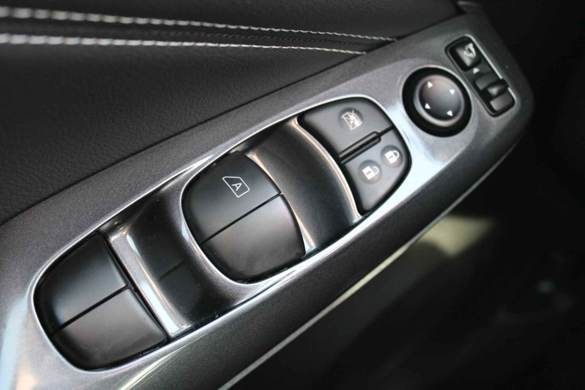 Nissan Juke 1.0 DIG-T N-Connecta + Park & Ride Pack 114PK | Achteruitrijcamera | Parkeersensoren | Cruise control | Navigatie | Keyless entry | Apple Carplay | Android auto | USB-aansluiting | - 45/46