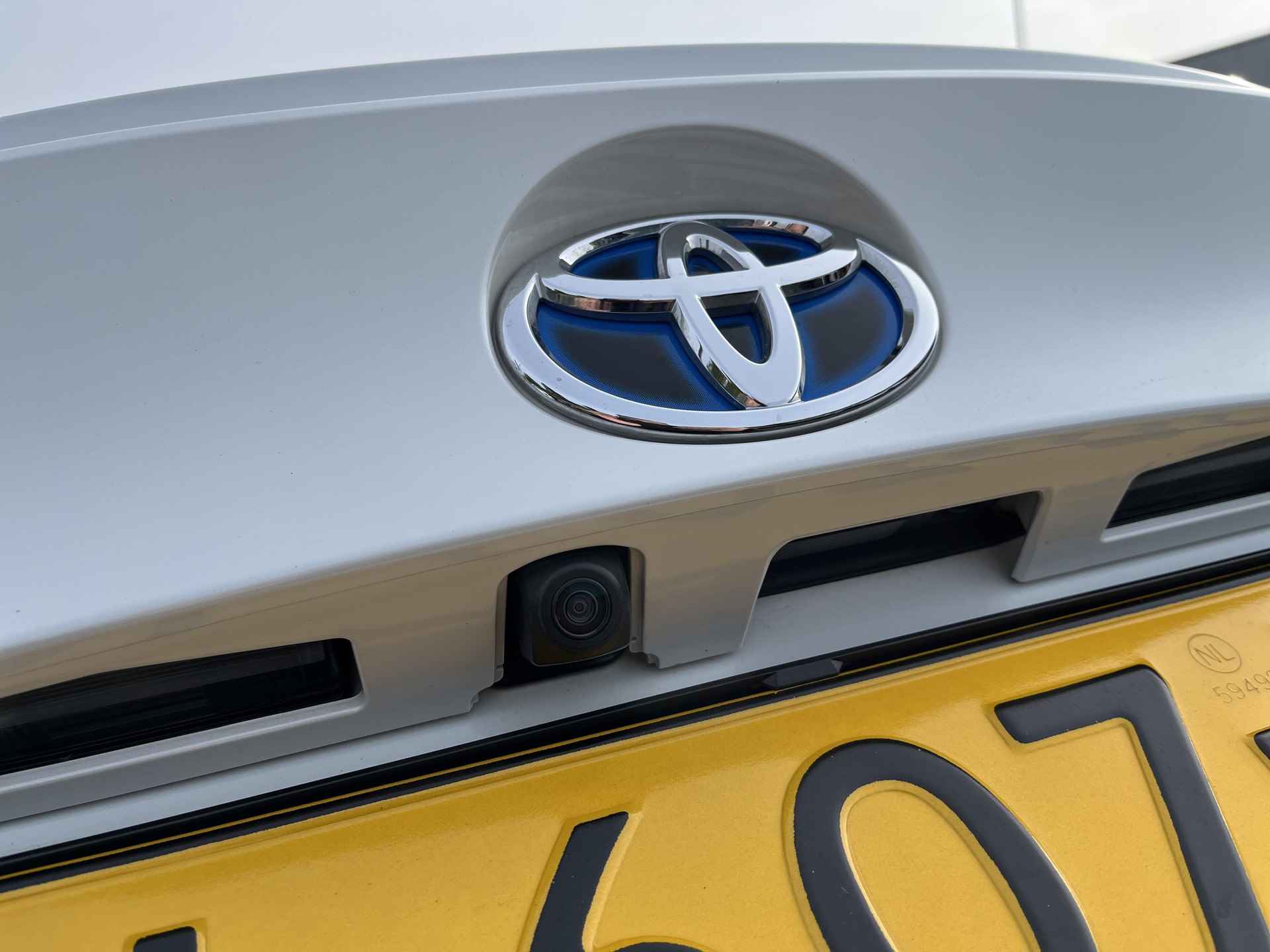 Toyota C-HR 1.8 Hybrid Style | Navigatie | Achteruitrijcamera | Stuurverwarming | Stoelverwarming - 11/32