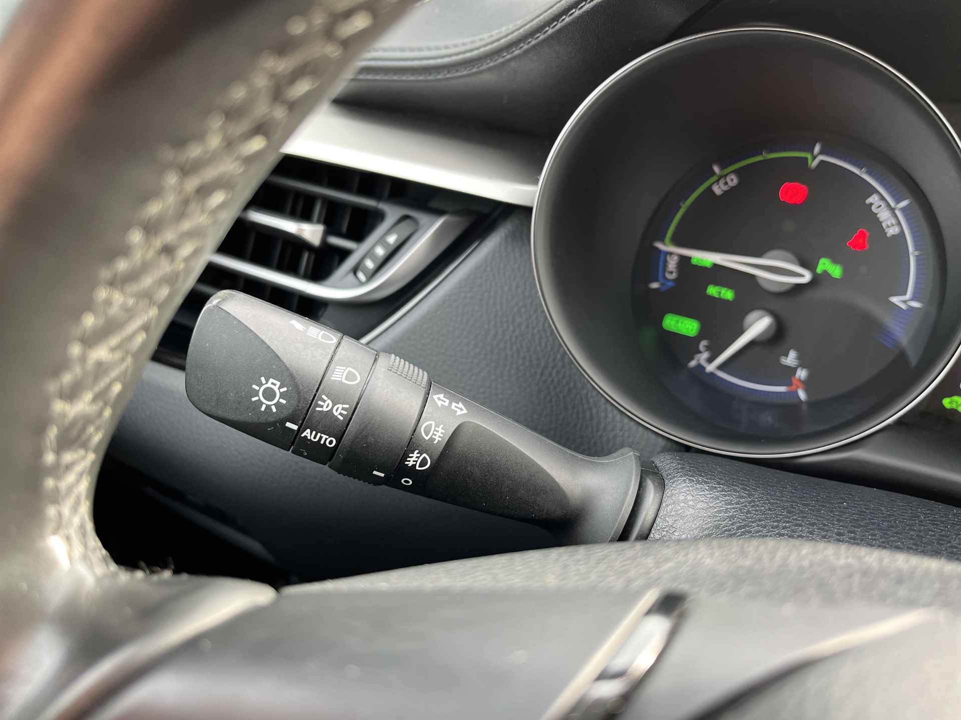 Toyota C-HR 1.8 Hybrid Style | Navigatie | Achteruitrijcamera | Stuurverwarming | Stoelverwarming - 23/32