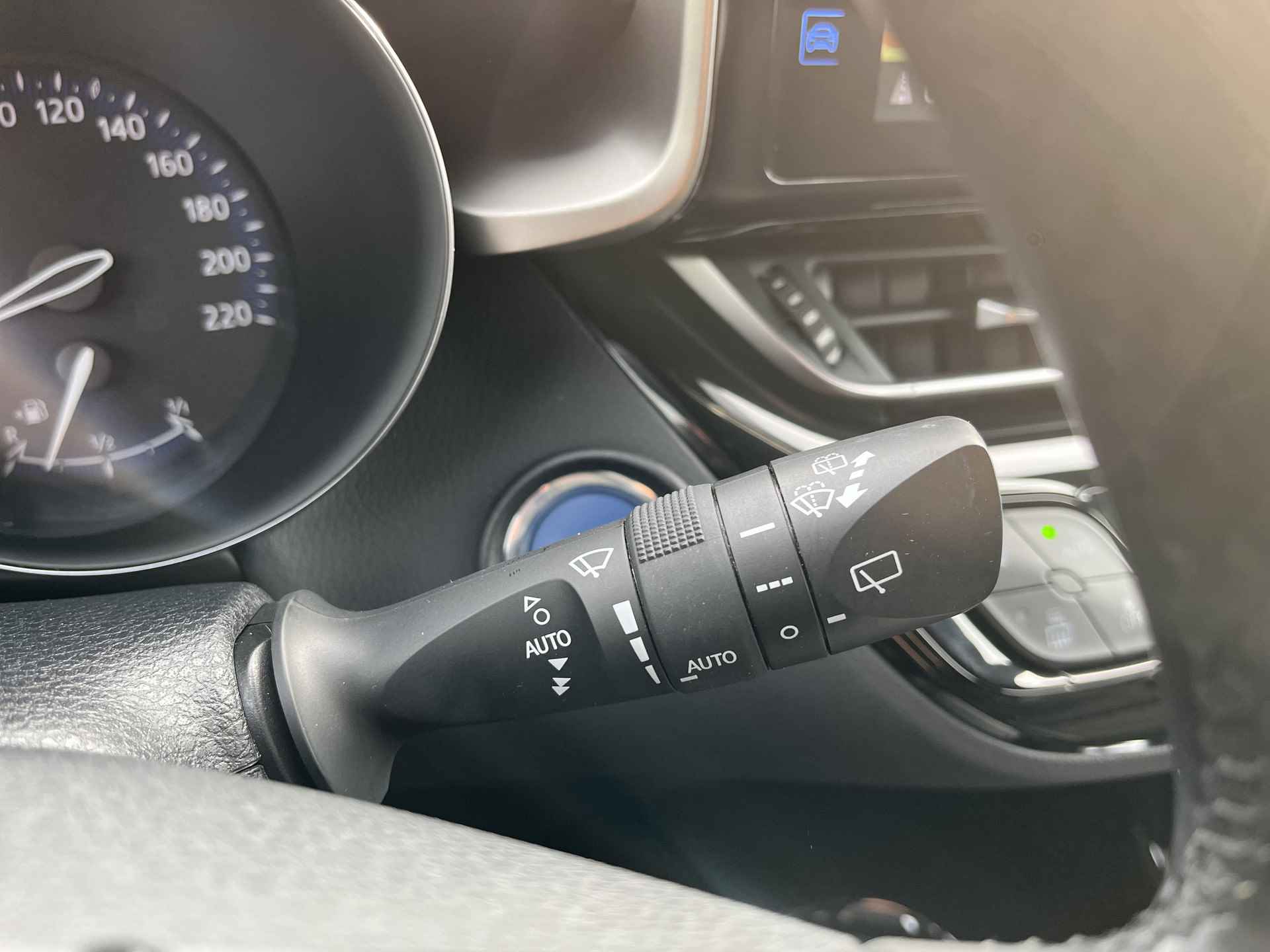 Toyota C-HR 1.8 Hybrid Style | Navigatie | Achteruitrijcamera | Stuurverwarming | Stoelverwarming - 24/32