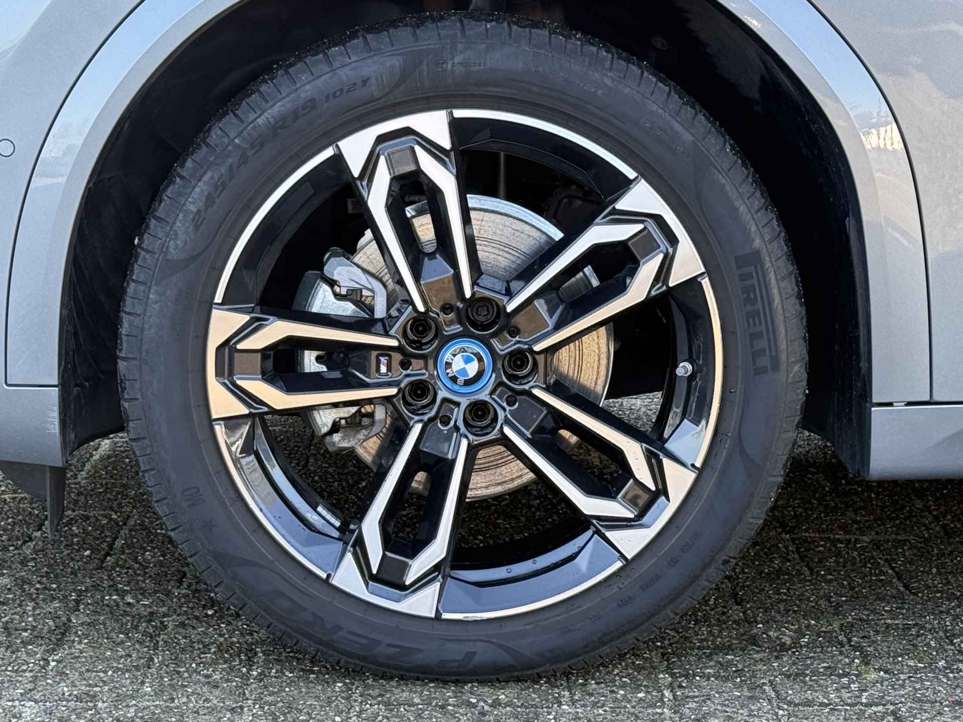 BMW iX2 eDrive20 | M-Sport | Park ass. | Camera | Comfort Access - 6/28