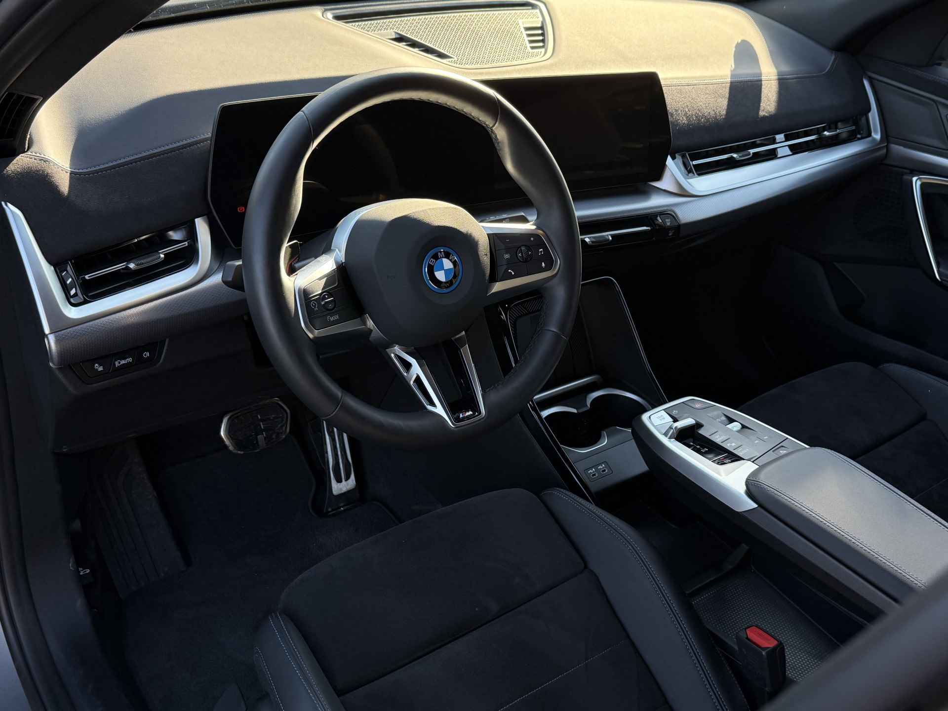 BMW iX2 eDrive20 | M-Sport | Park ass. | Camera | Comfort Access - 10/28