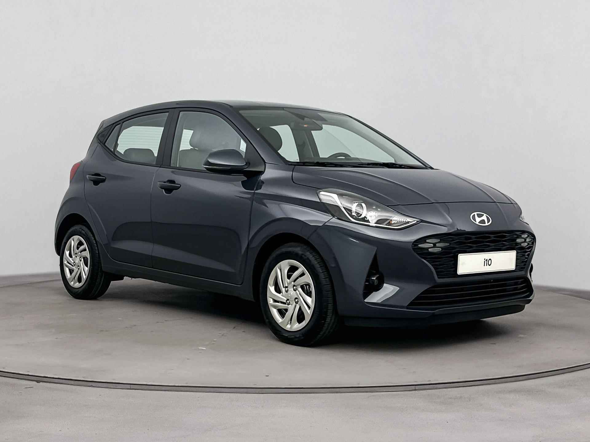 Hyundai i10 1.0 Premium | Incl. €2250,- Voorraadactie! | Navigatie | Camera | Parkeersensoren | Climate control | Apple Carplay | Cruise control | - 7/29