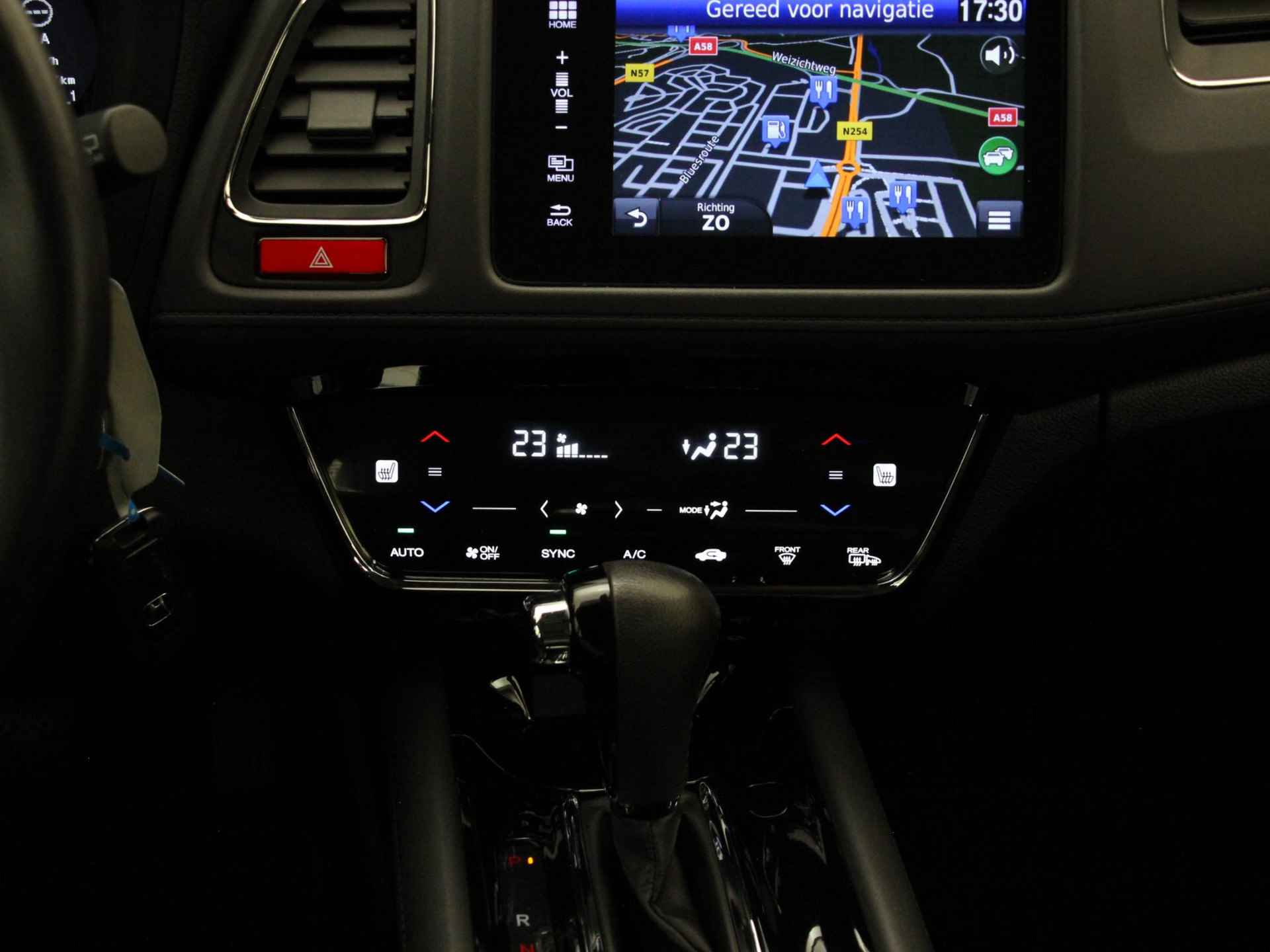 Honda HR-V 1.5 i-VTEC Elegance | Trekhaak Afneembaar | Navigatie | Stoelverwarming | Cruise Control | Park. Sensoren | Climate Control | Rijklaarprijs! - 18/26