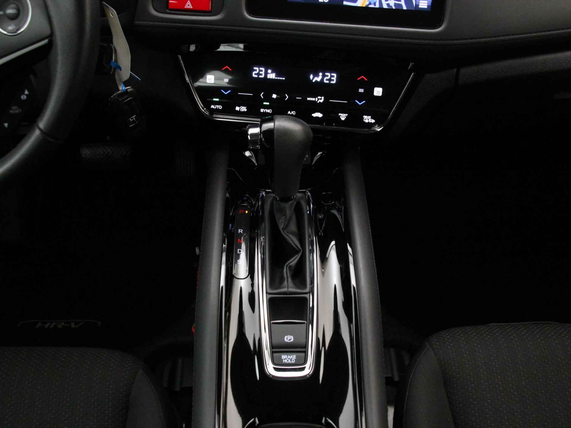 Honda HR-V 1.5 i-VTEC Elegance | Trekhaak Afneembaar | Navigatie | Stoelverwarming | Cruise Control | Park. Sensoren | Climate Control | Rijklaarprijs! - 19/26