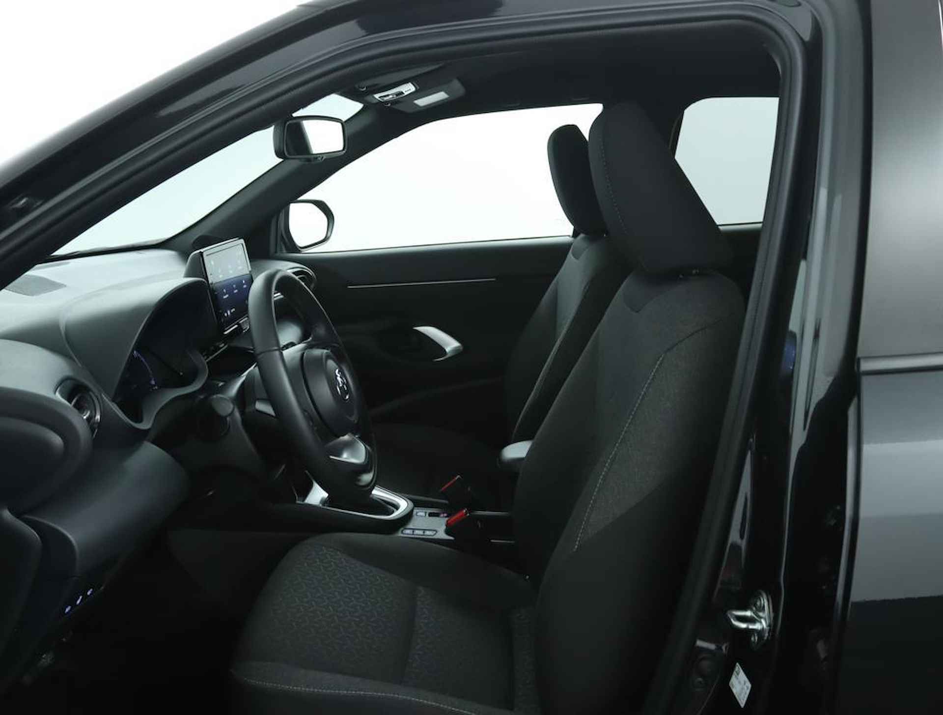 Toyota Yaris Cross 1.5 Hybrid Dynamic | Stoelverwarming | Stuurverwarming | Parkeersensoren | Adaptive Cruise Control | Climate Control | - 16/47