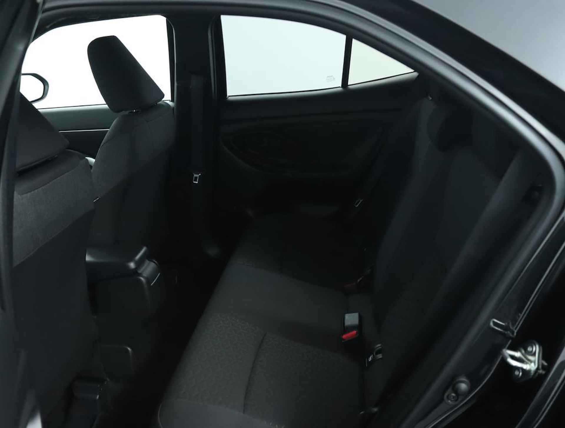 Toyota Yaris Cross 1.5 Hybrid Dynamic | Stoelverwarming | Stuurverwarming | Parkeersensoren | Adaptive Cruise Control | Climate Control | - 17/47