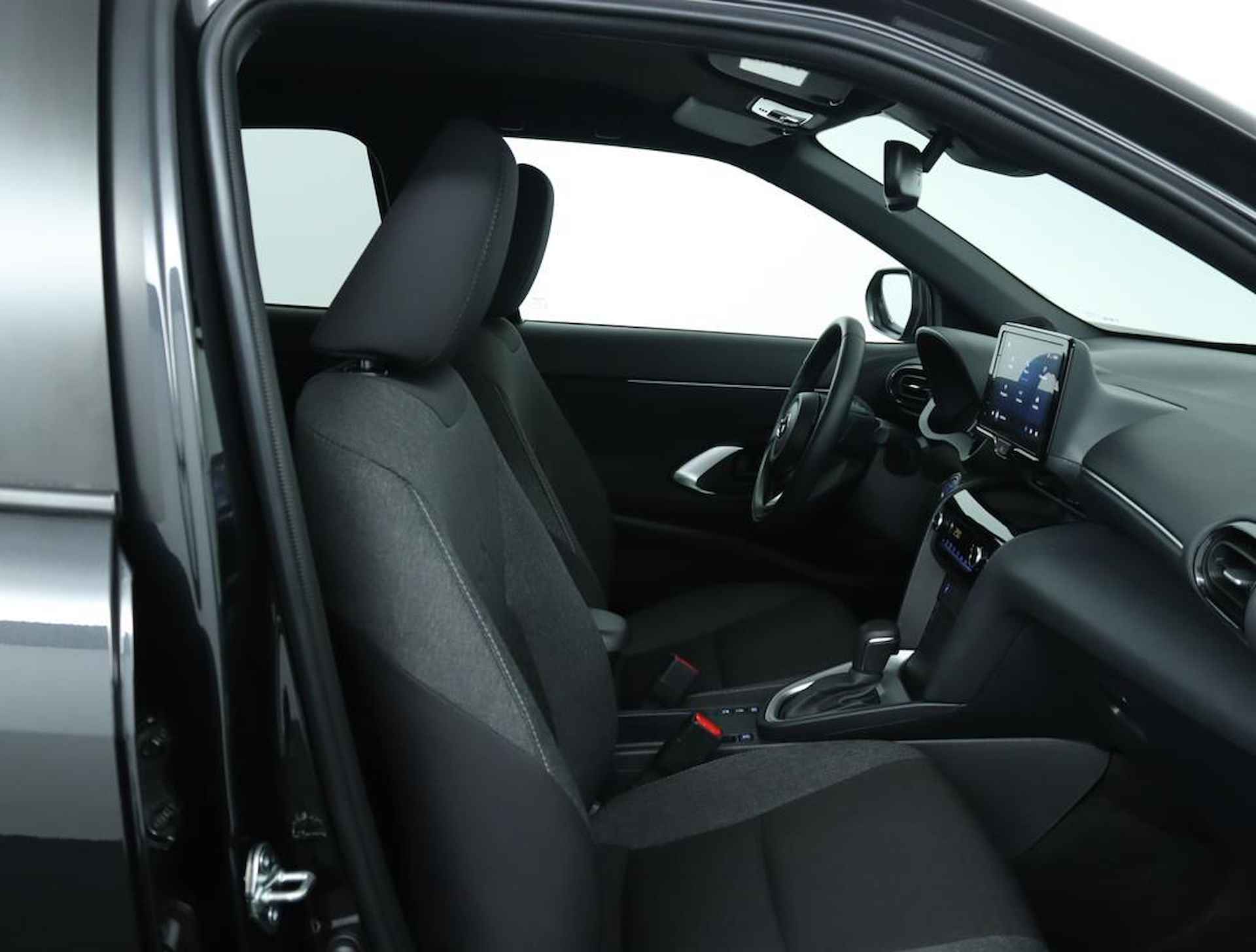 Toyota Yaris Cross 1.5 Hybrid Dynamic | Stoelverwarming | Stuurverwarming | Parkeersensoren | Adaptive Cruise Control | Climate Control | - 21/47