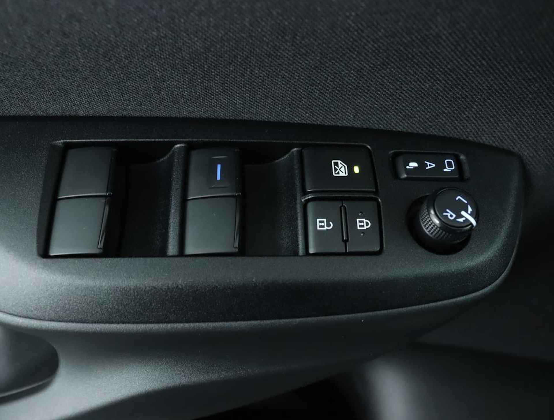 Toyota Yaris Cross 1.5 Hybrid Dynamic | Stoelverwarming | Stuurverwarming | Parkeersensoren | Adaptive Cruise Control | Climate Control | - 27/47