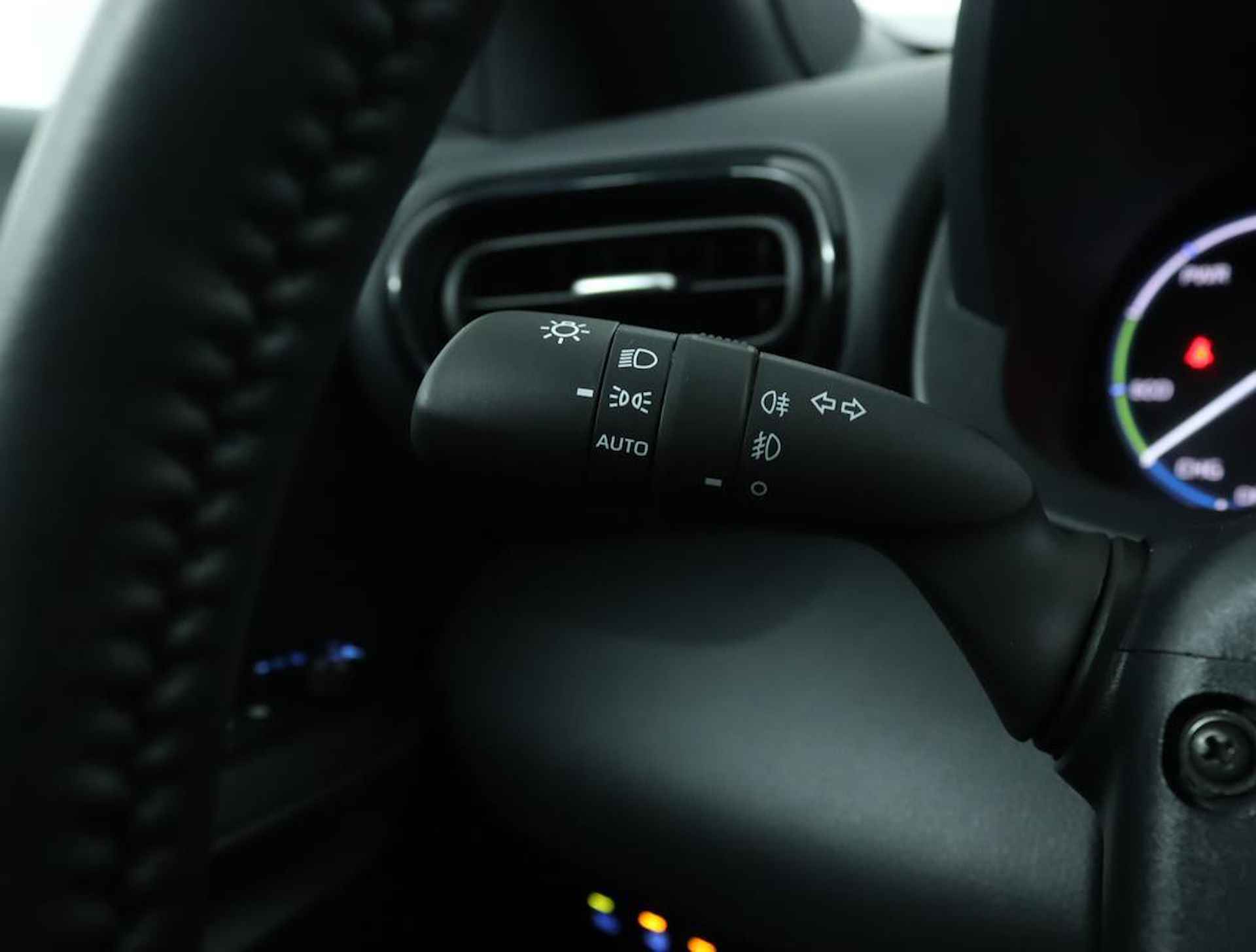Toyota Yaris Cross 1.5 Hybrid Dynamic | Stoelverwarming | Stuurverwarming | Parkeersensoren | Adaptive Cruise Control | Climate Control | - 29/47