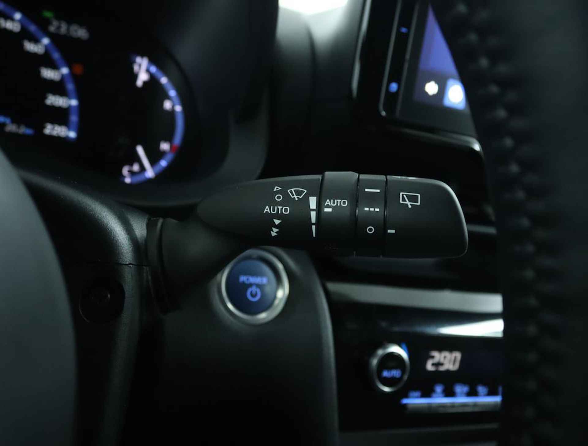 Toyota Yaris Cross 1.5 Hybrid Dynamic | Stoelverwarming | Stuurverwarming | Parkeersensoren | Adaptive Cruise Control | Climate Control | - 30/47