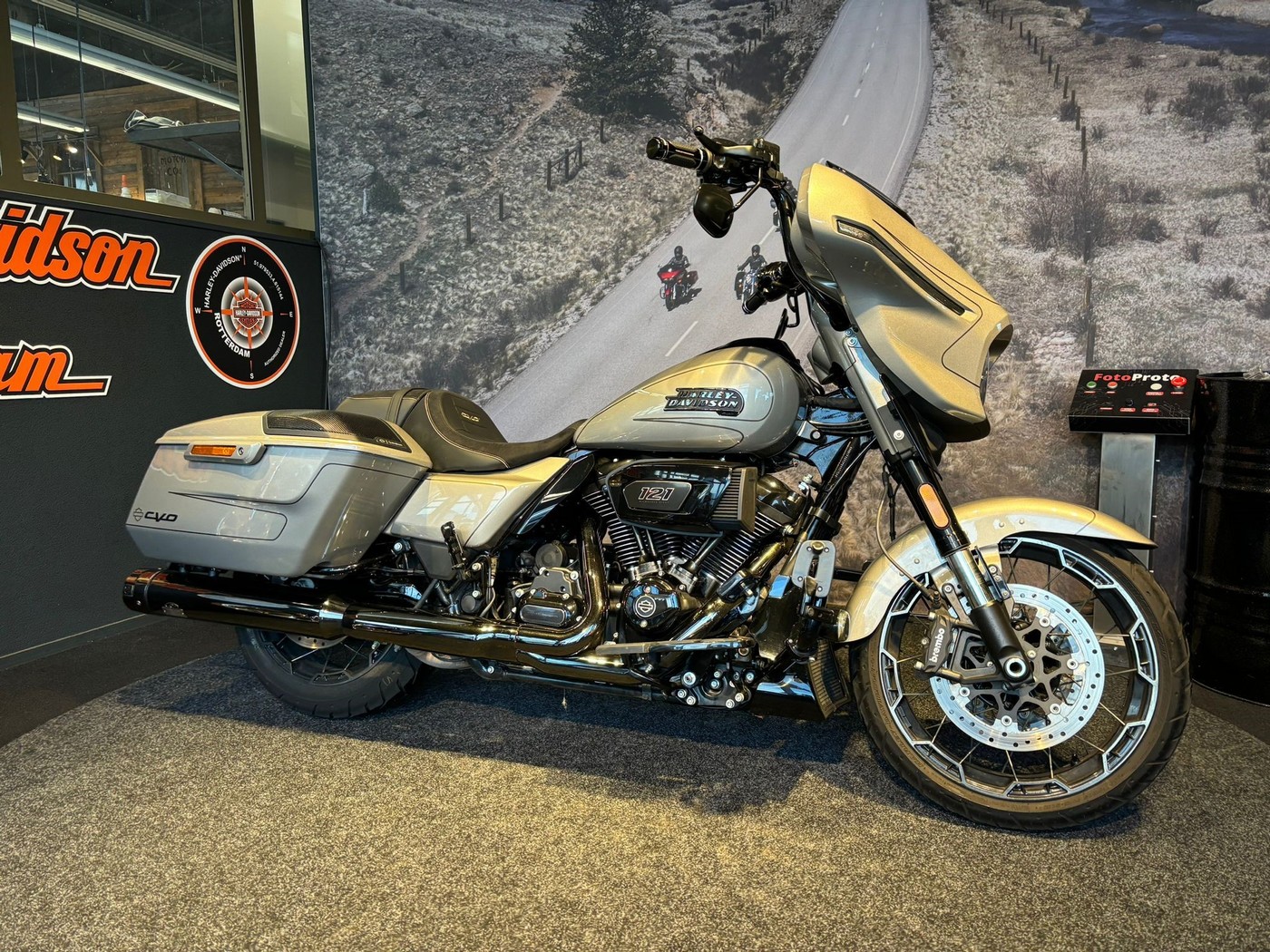 Harley-Davidson FLHXSE CVO STREET GLIDE